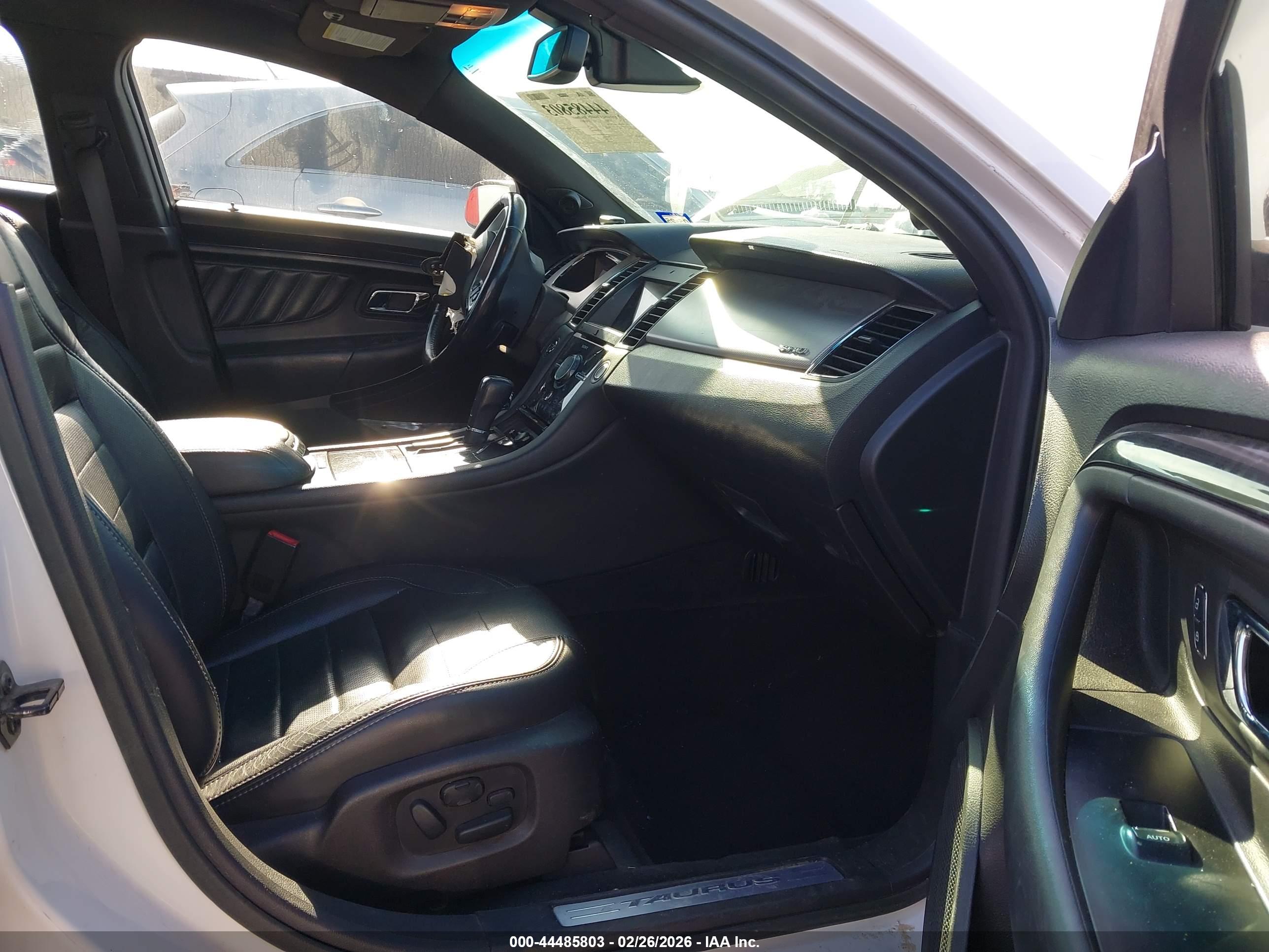 FORD TAURUS image 5