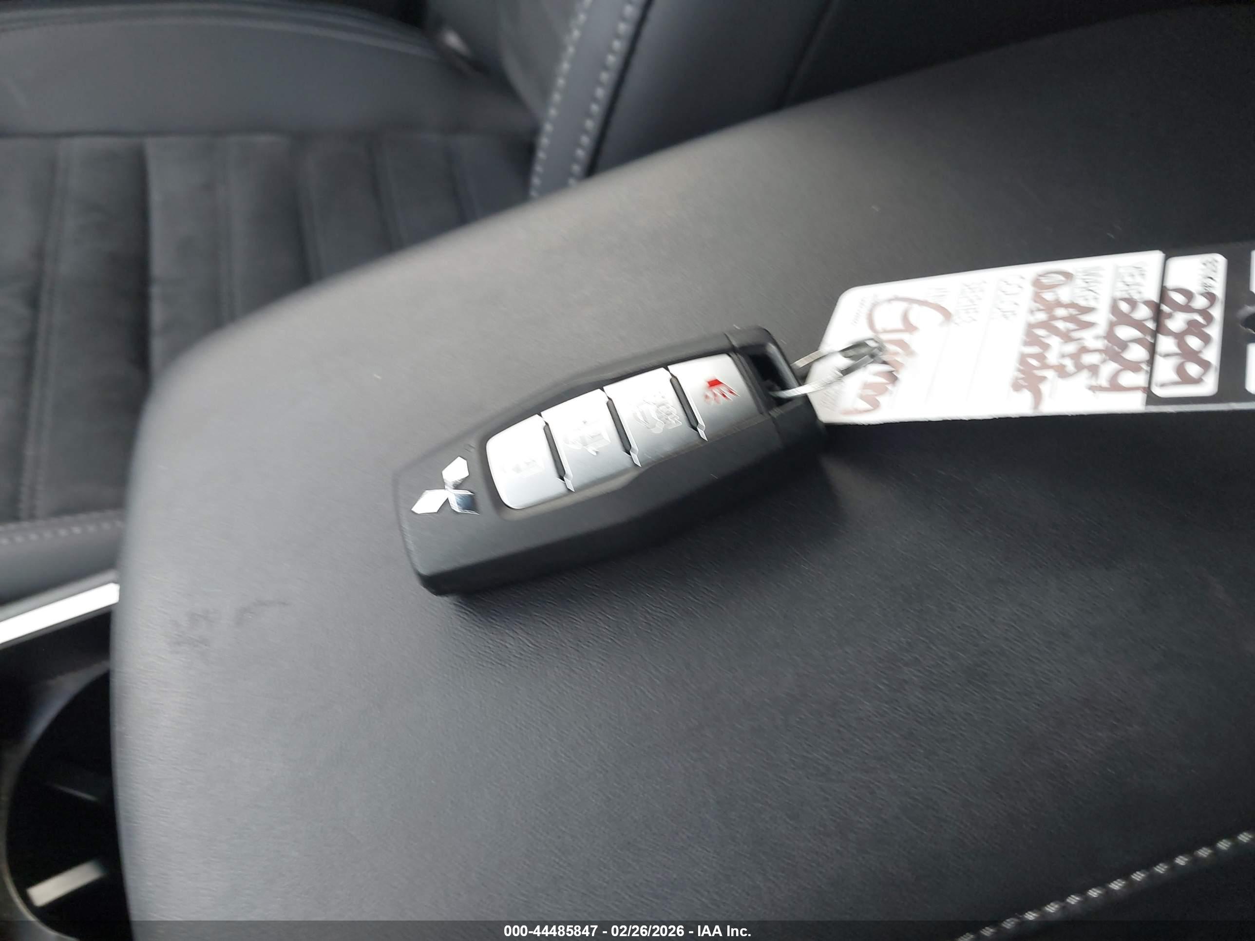 MITSUBISHI OUTLANDER image 11