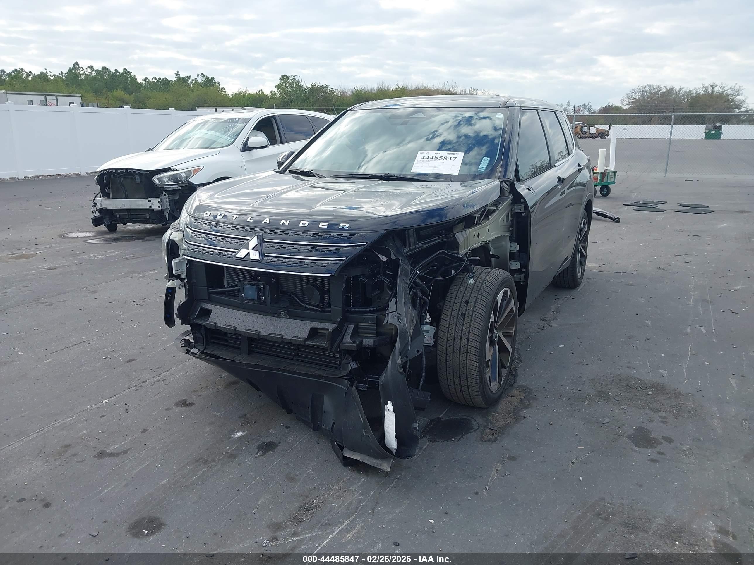 MITSUBISHI OUTLANDER image 2