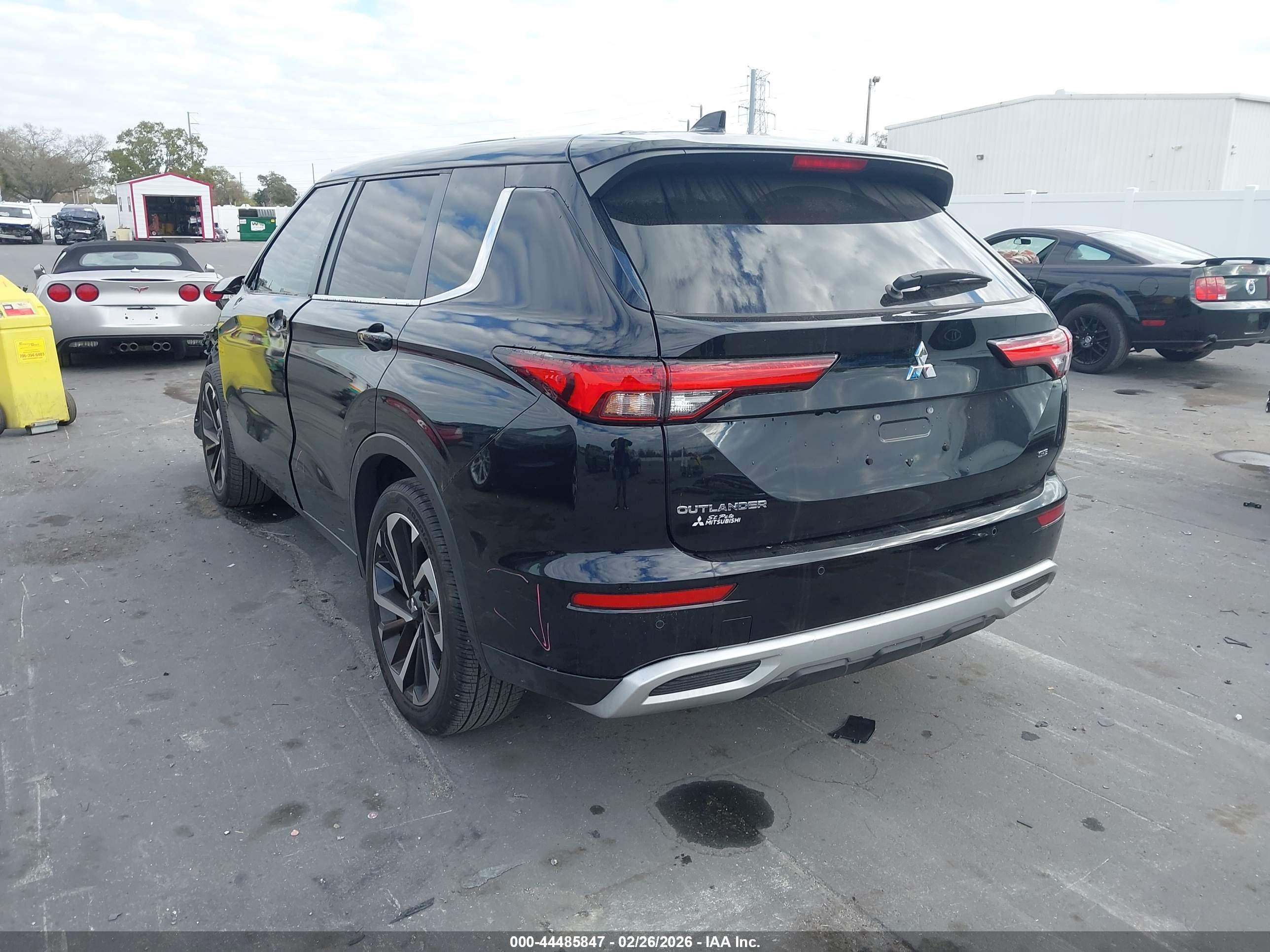 MITSUBISHI OUTLANDER image 3