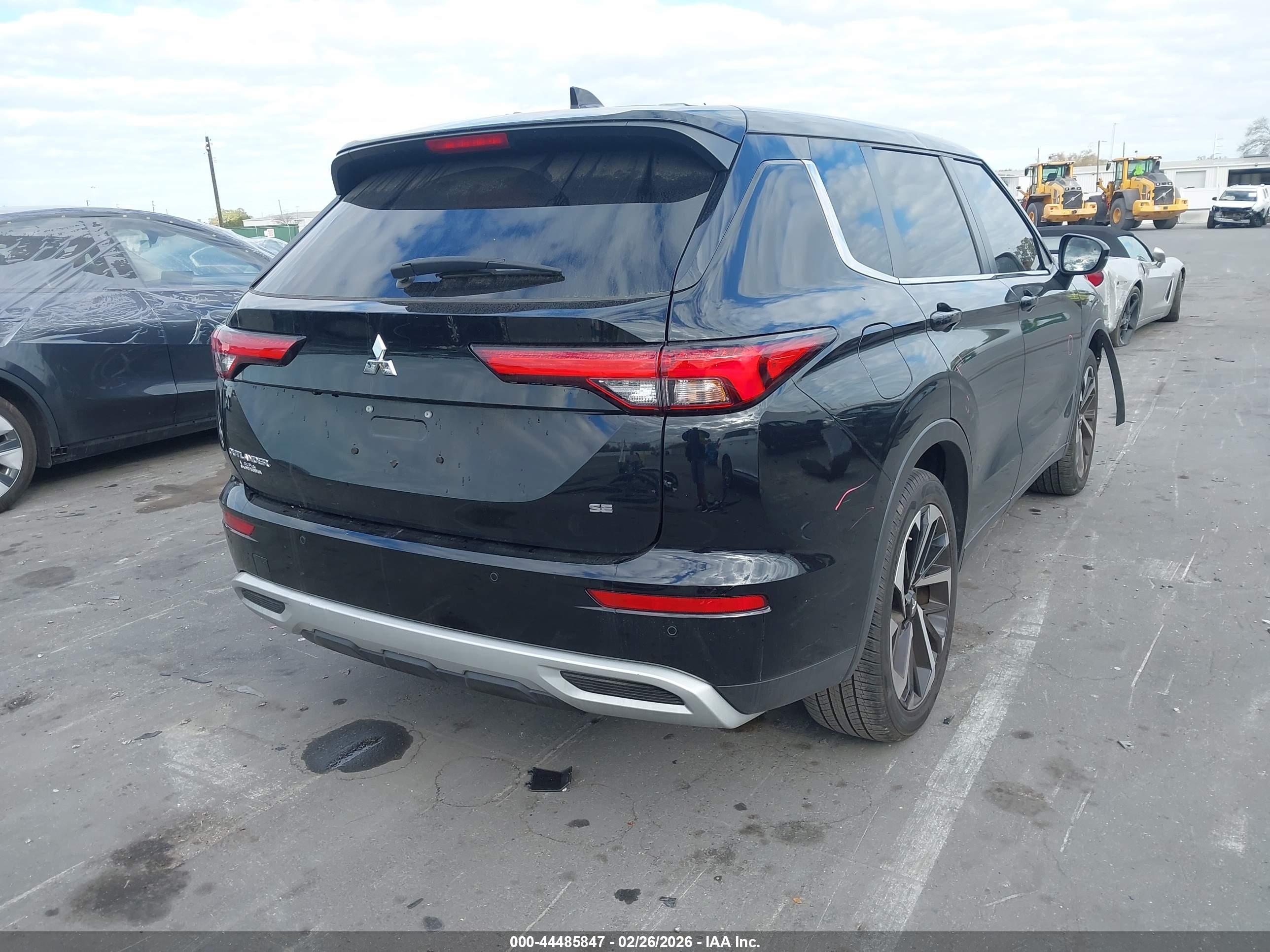 MITSUBISHI OUTLANDER image 4
