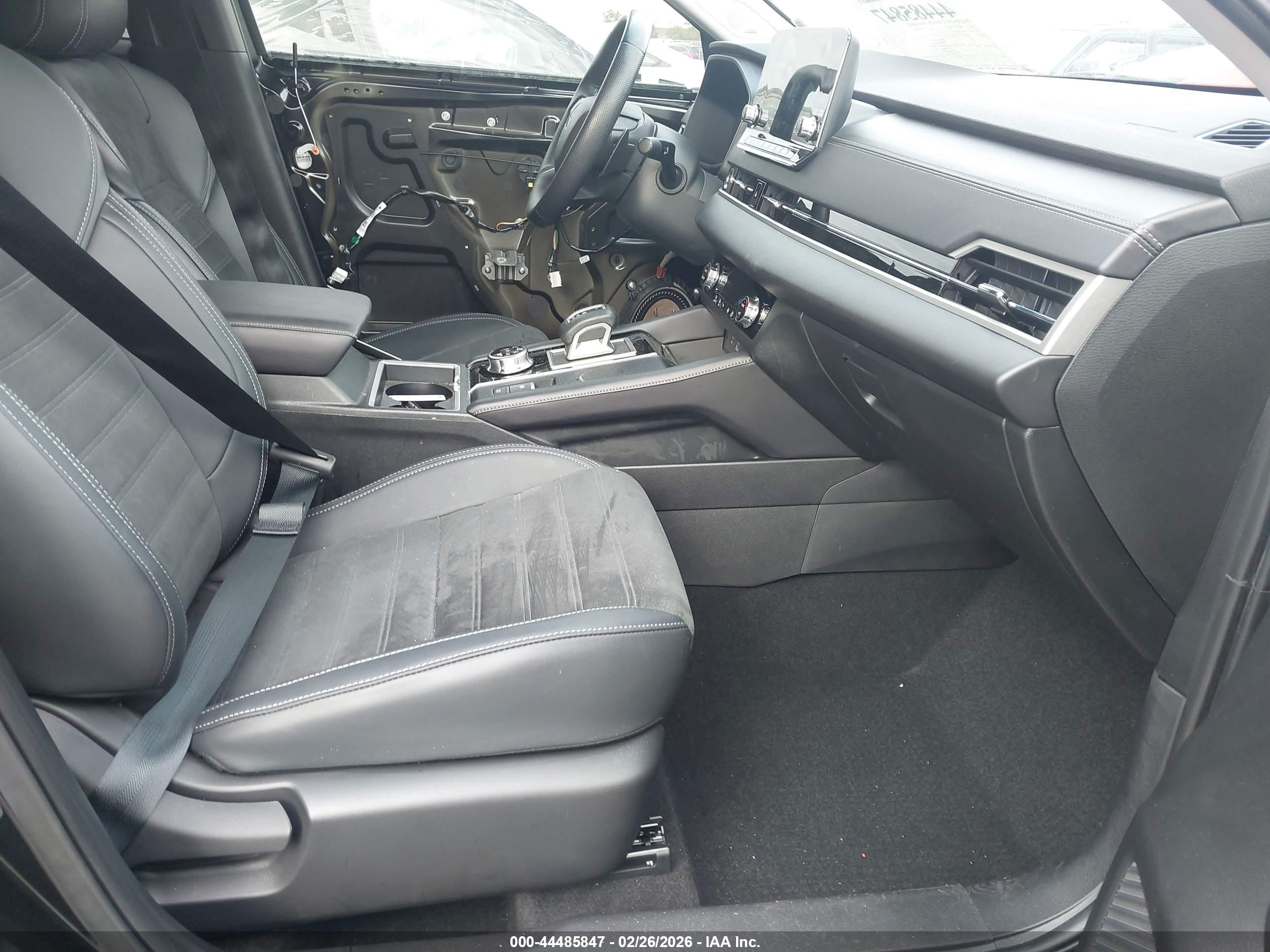 MITSUBISHI OUTLANDER image 5