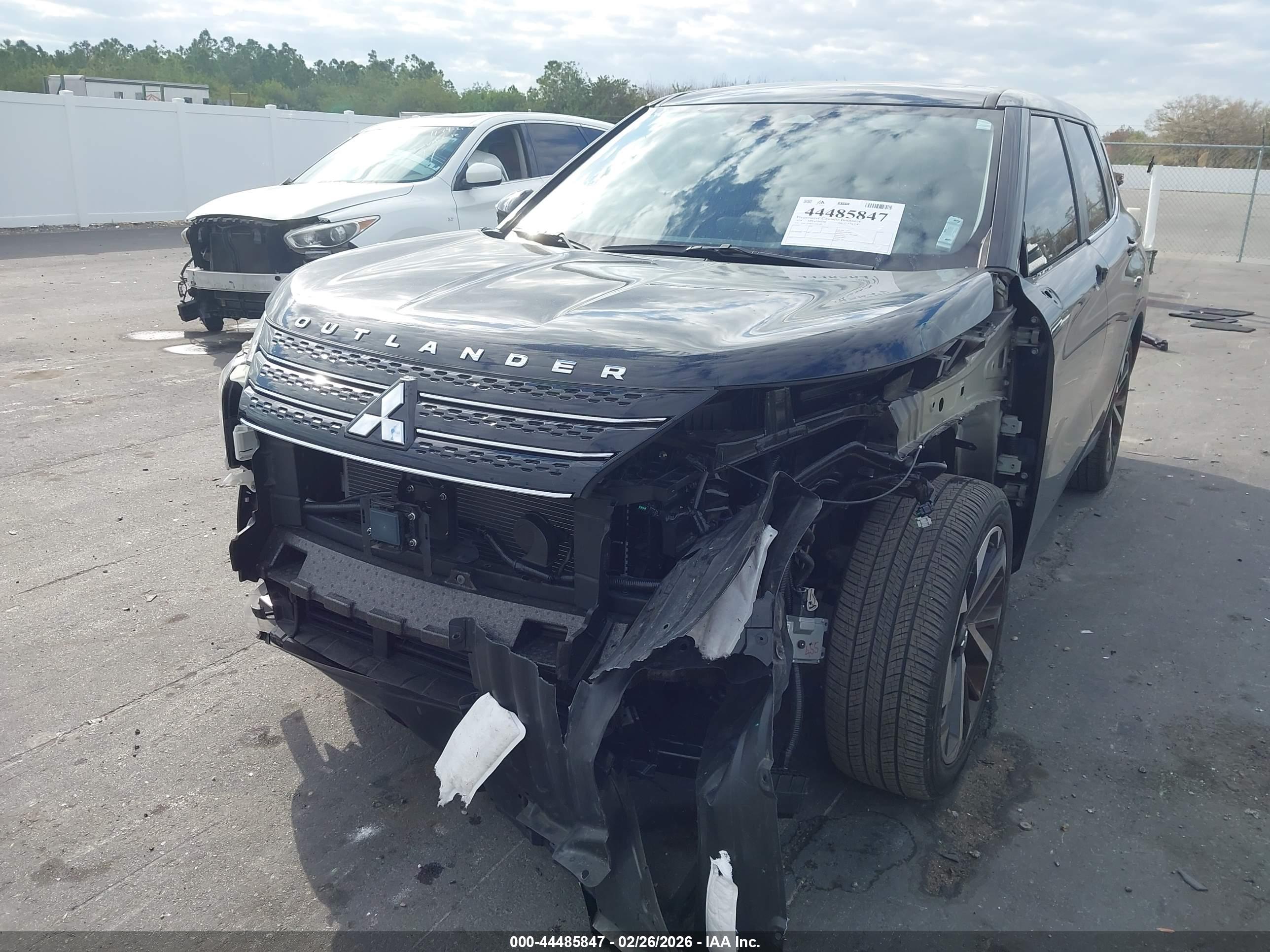 MITSUBISHI OUTLANDER image 6