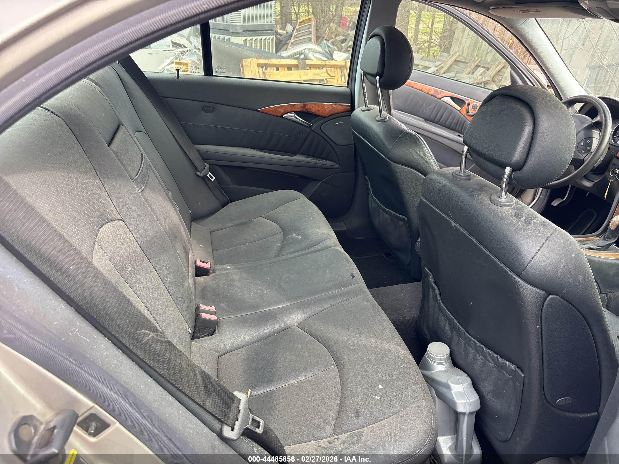 MERCEDES-BENZ E image 8