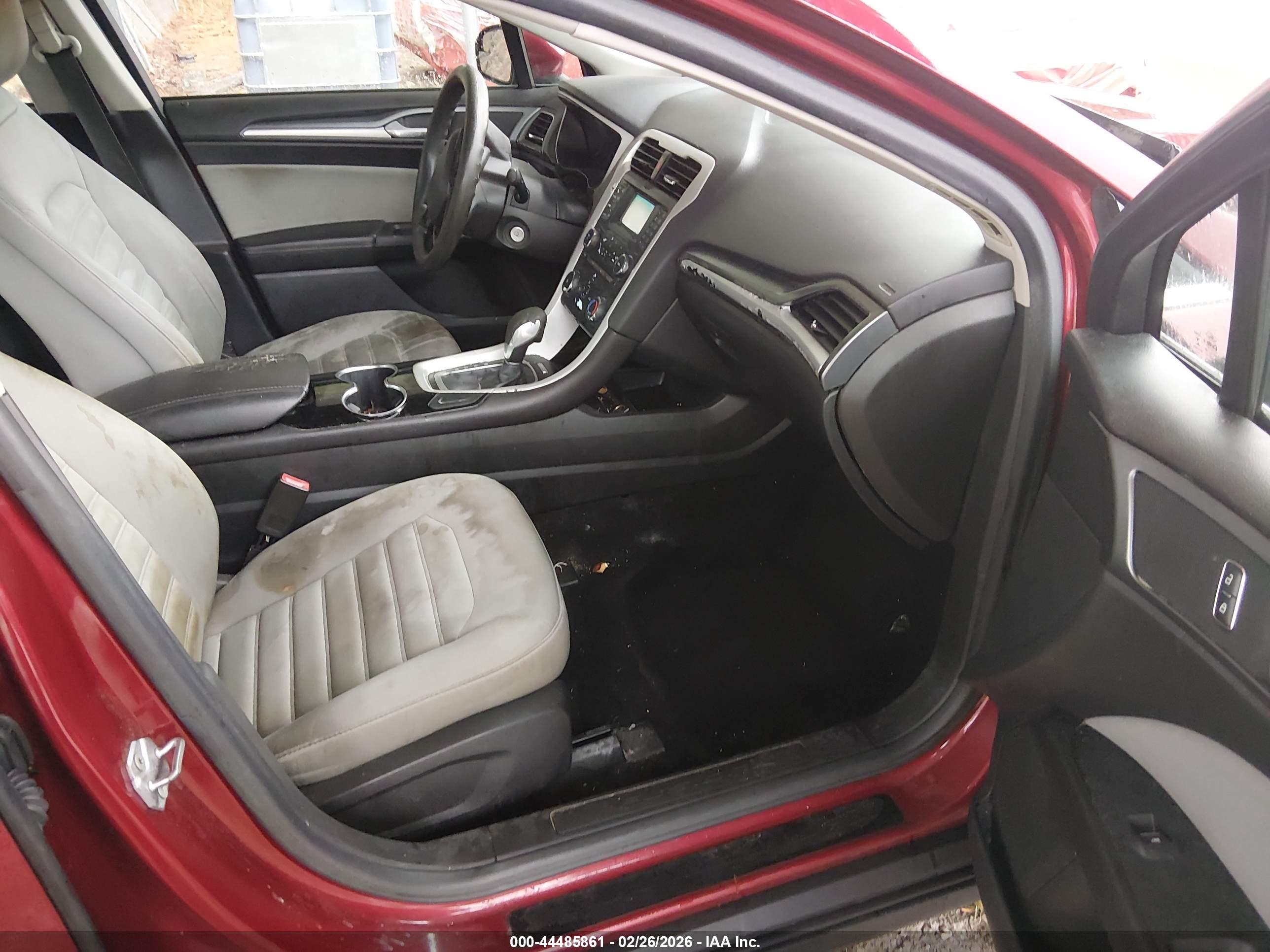 FORD FUSION image 5