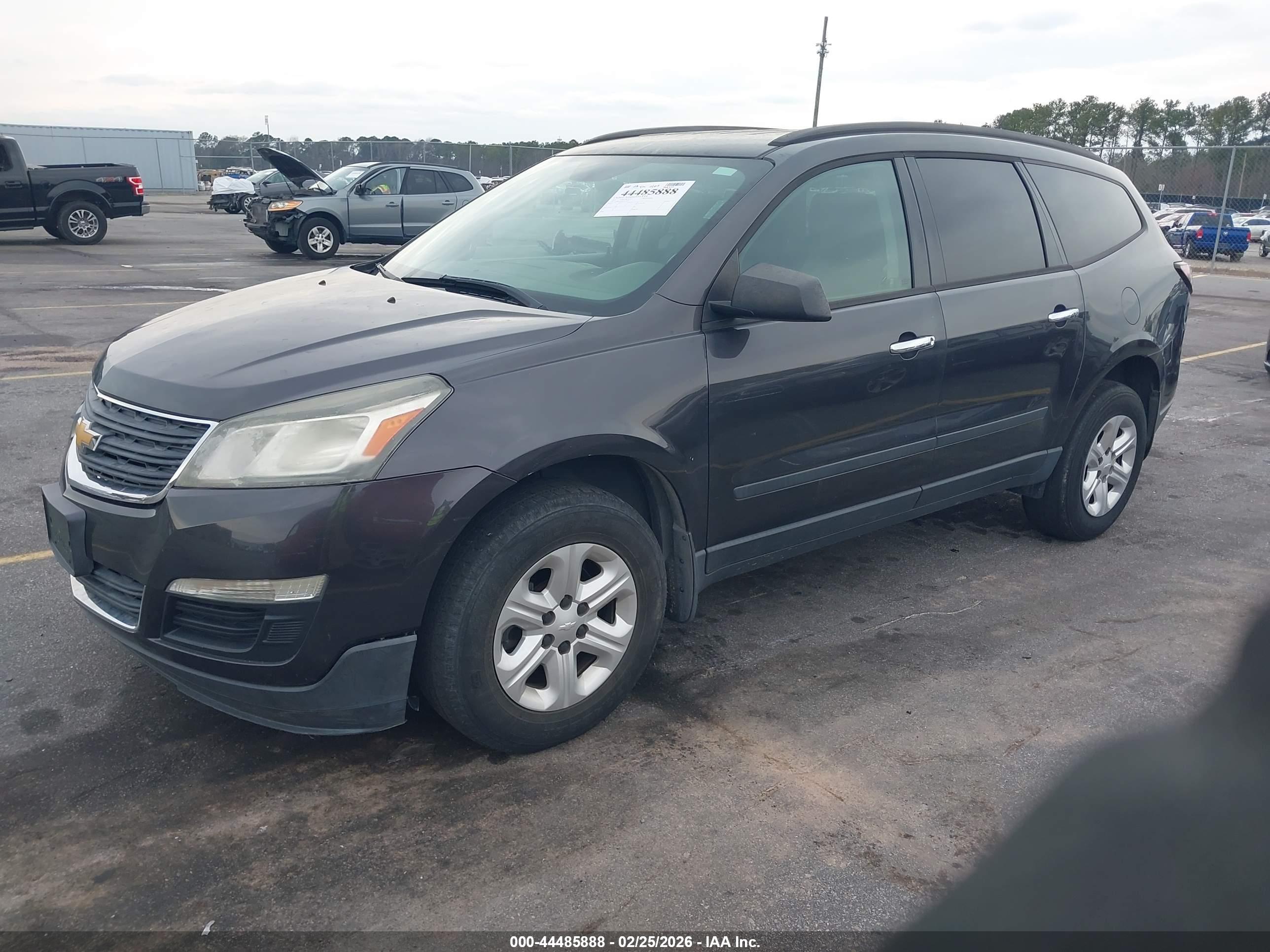 CHEVROLET TRAVERSE image 2