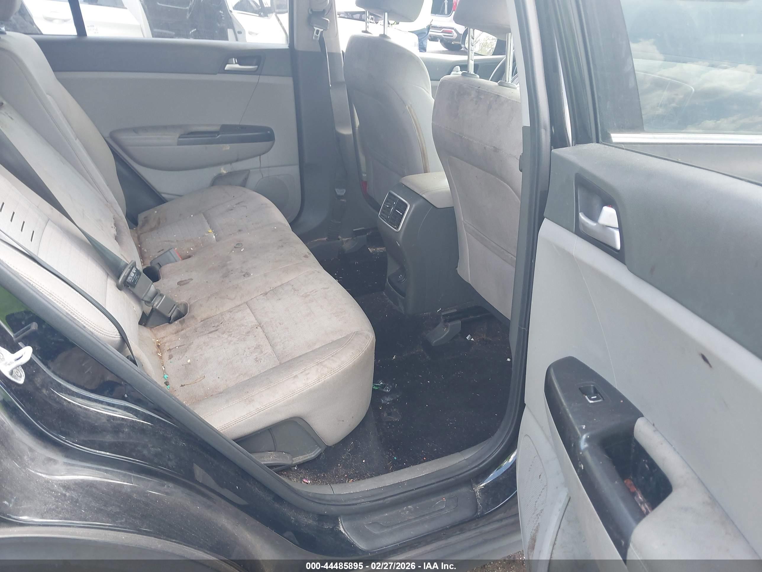 KIA SPORTAGE image 8