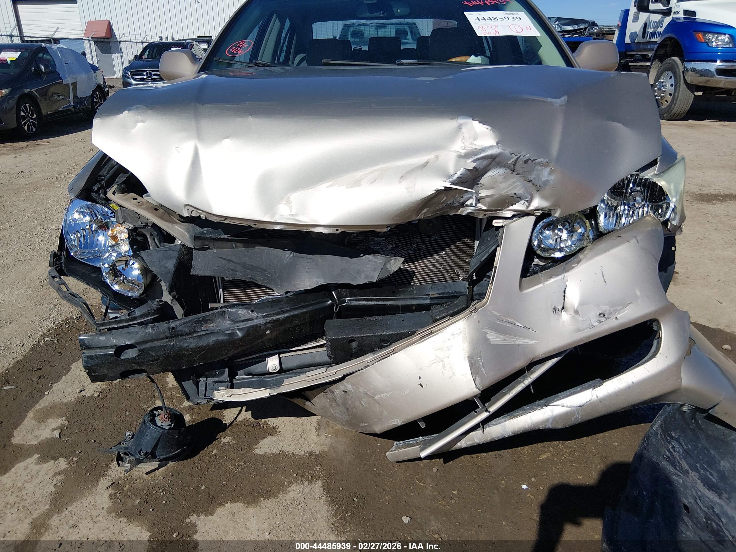 TOYOTA AVALON image 6