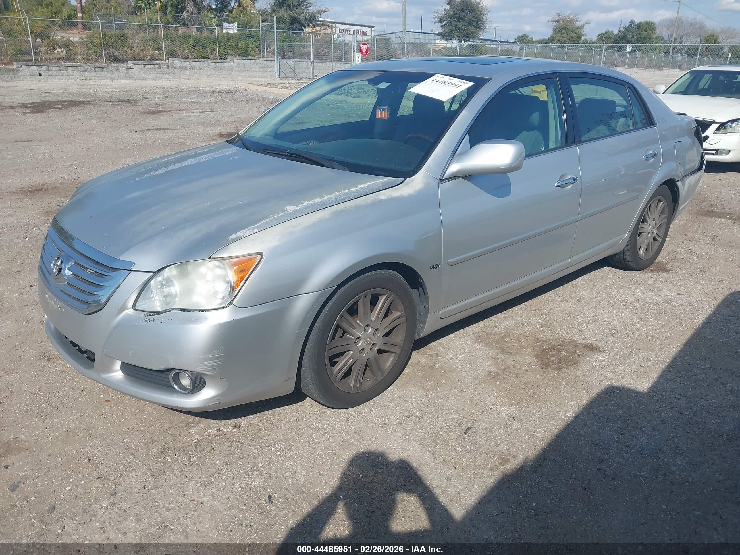 TOYOTA AVALON image 2