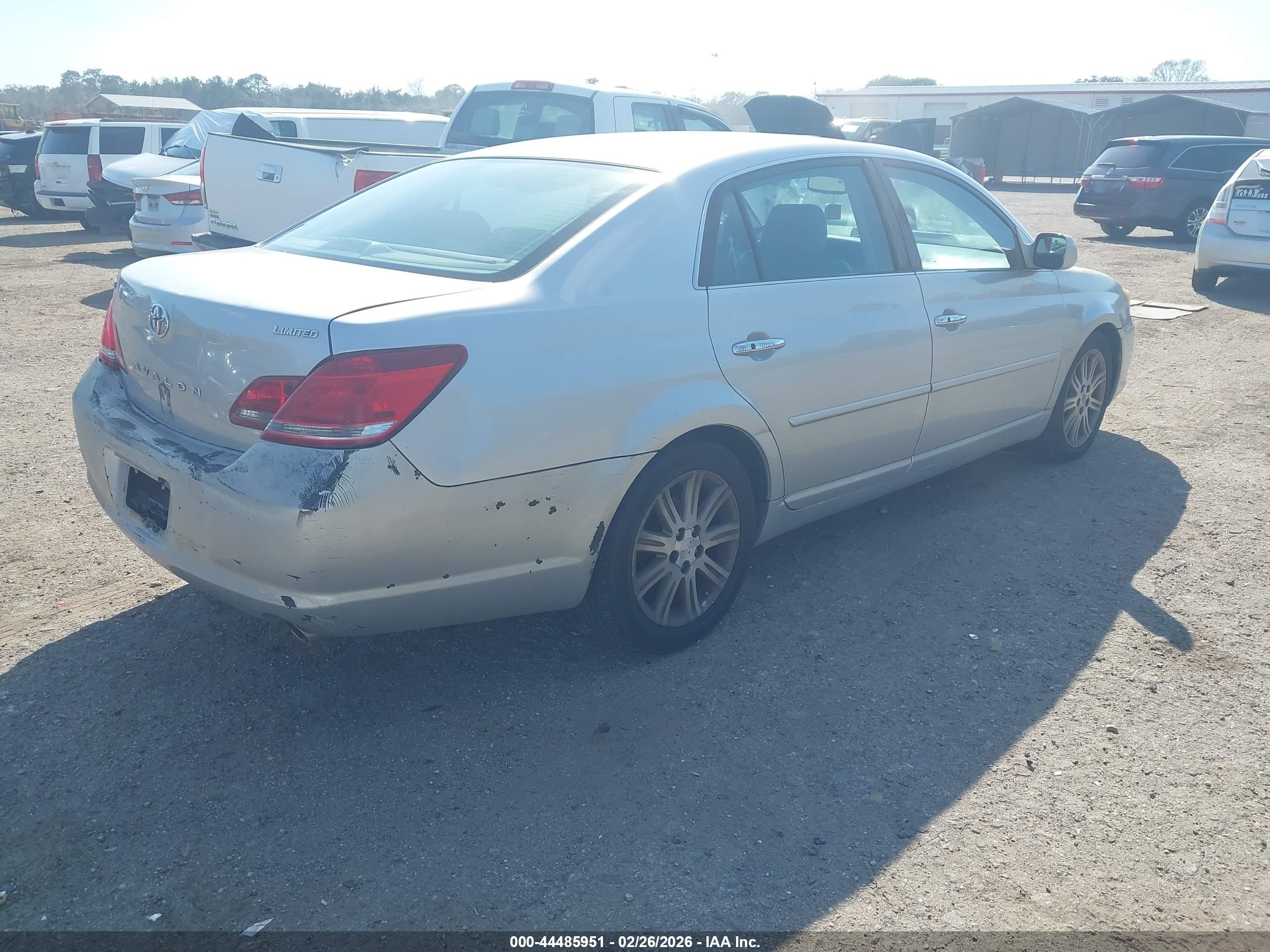 TOYOTA AVALON image 4