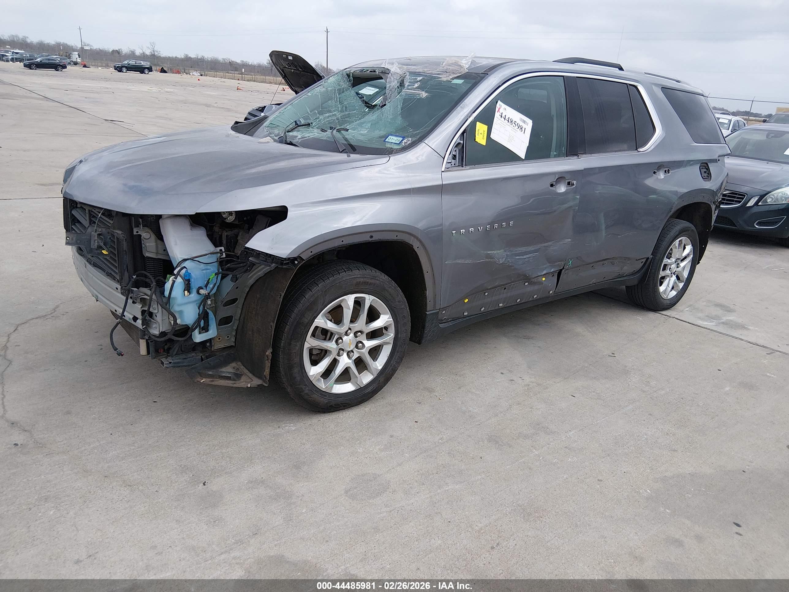 CHEVROLET TRAVERSE image 2