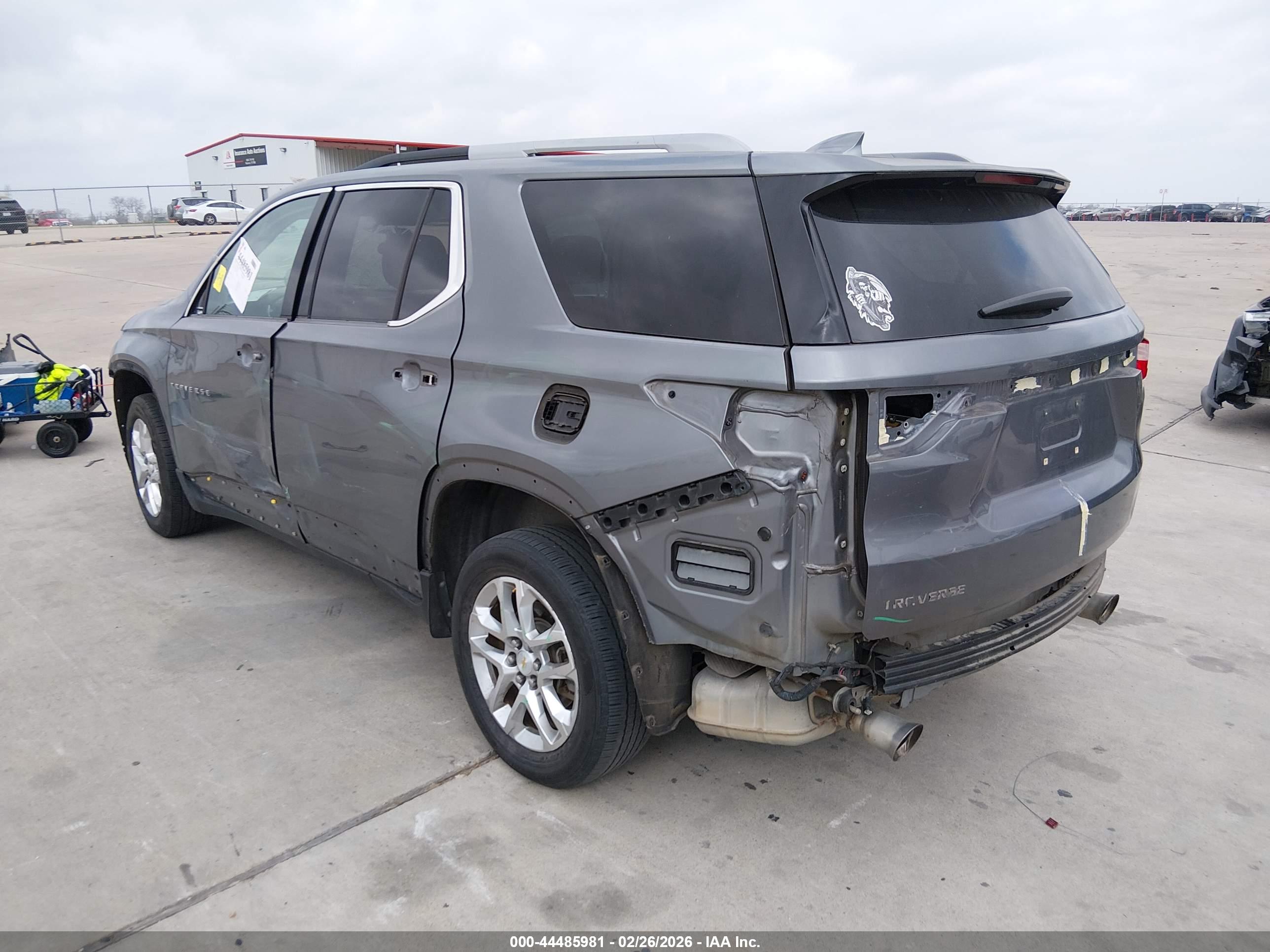 CHEVROLET TRAVERSE image 3