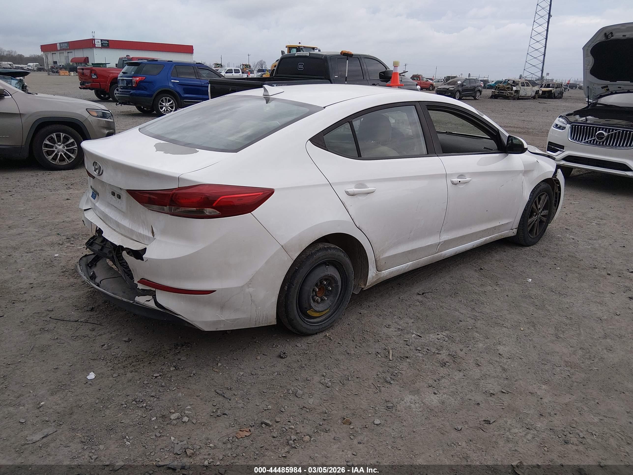 HYUNDAI ELANTRA image 4