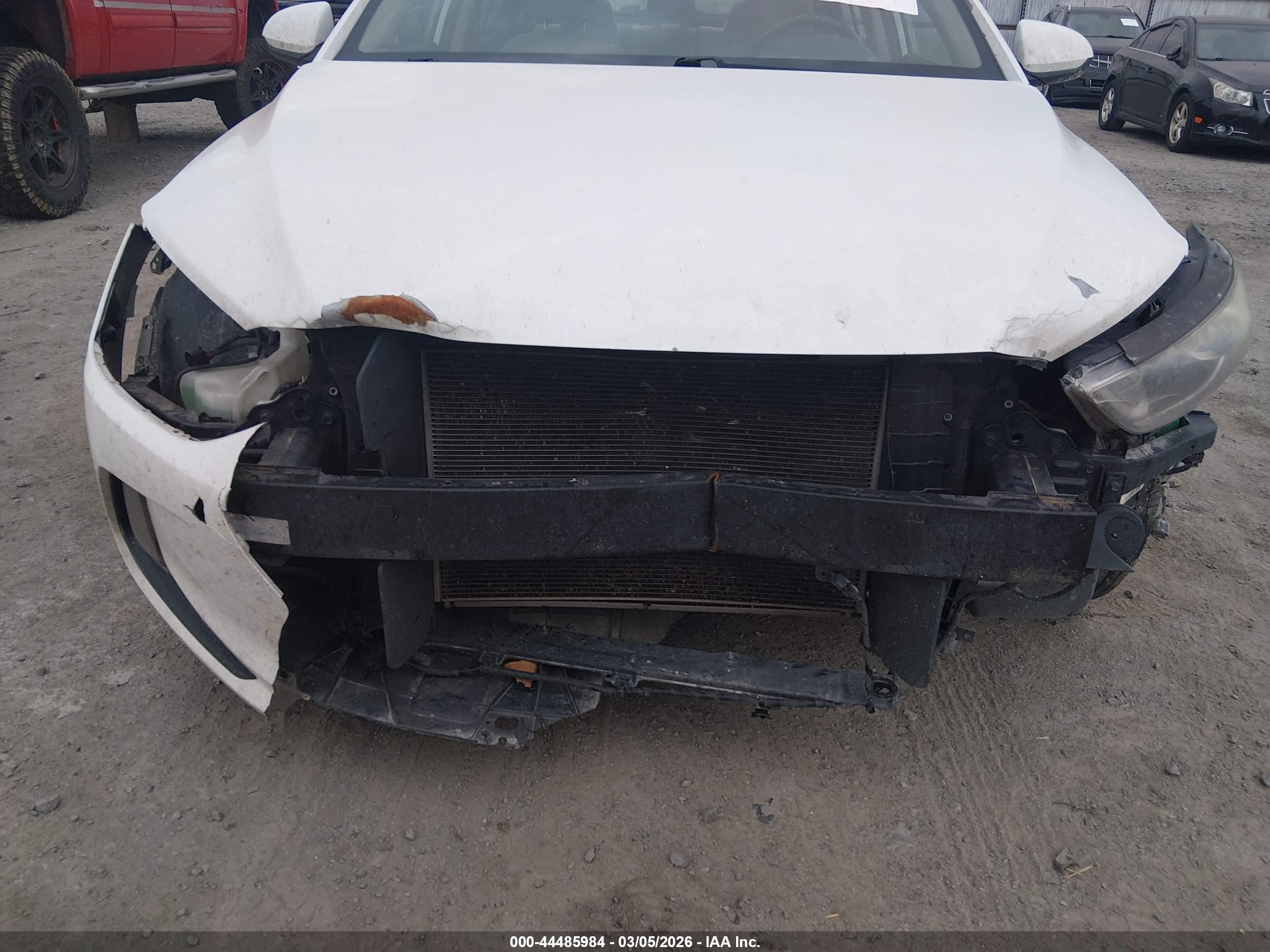 HYUNDAI ELANTRA image 6