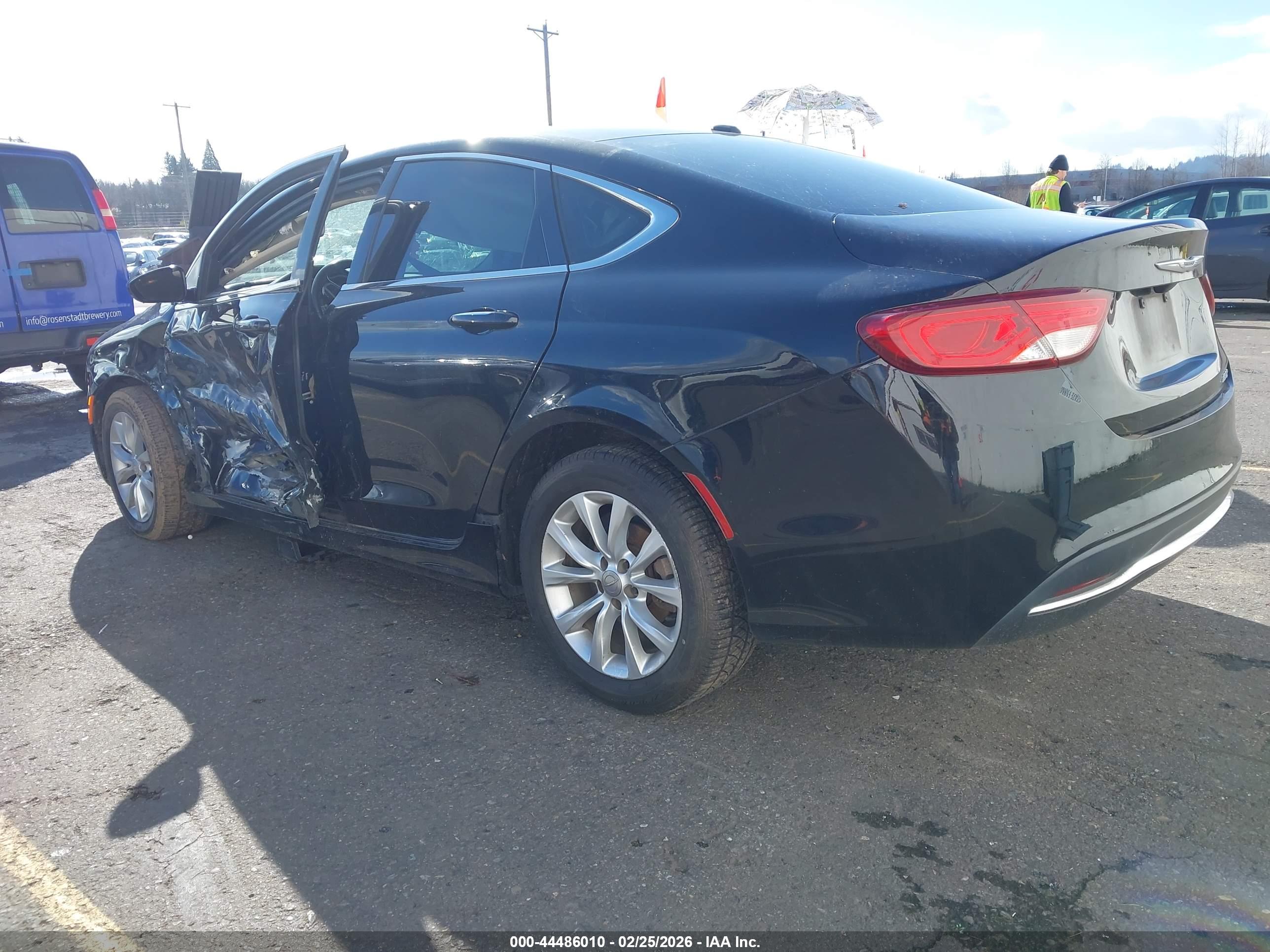 CHRYSLER 200 image 3