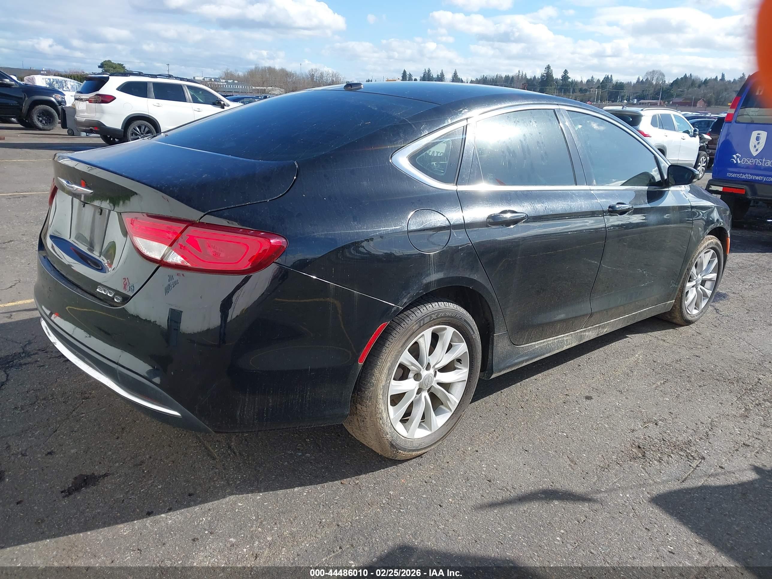 CHRYSLER 200 image 4