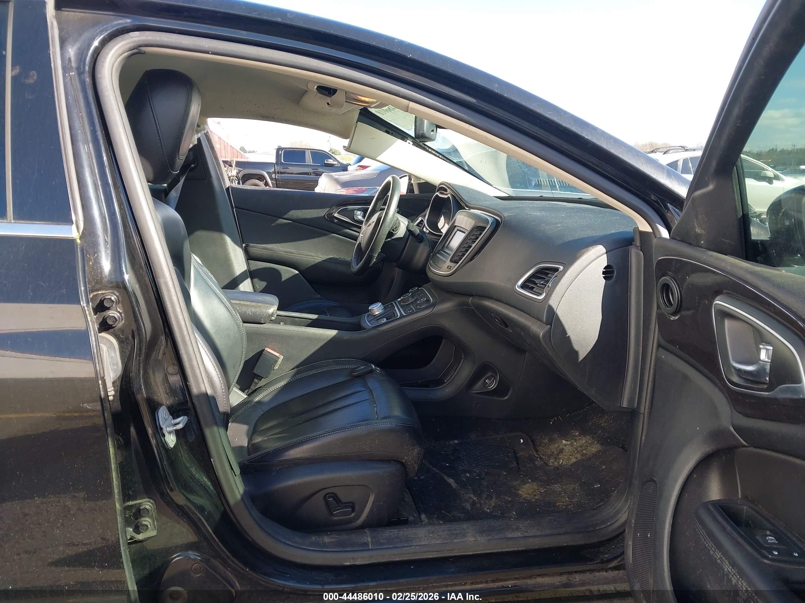 CHRYSLER 200 image 5