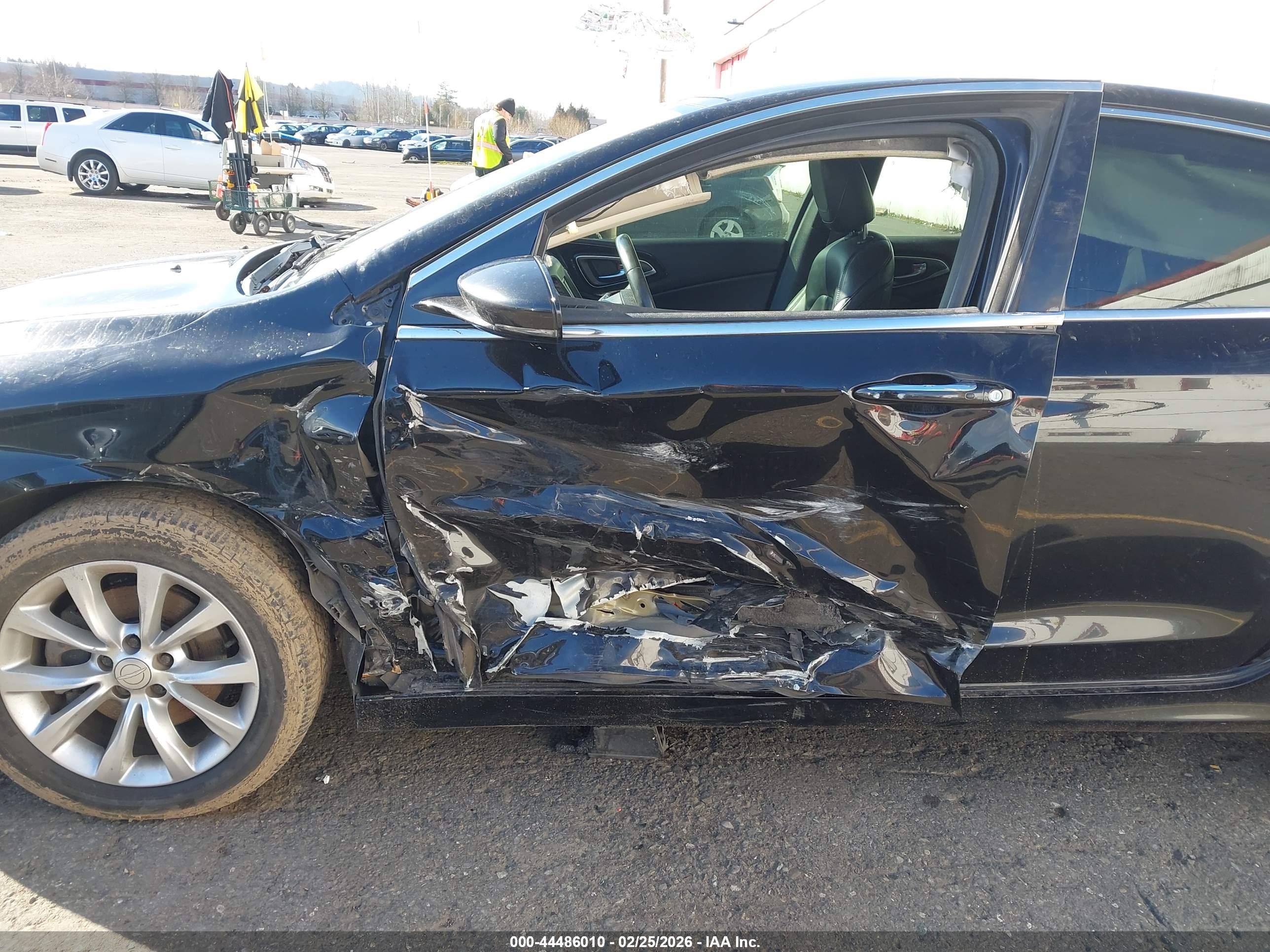 CHRYSLER 200 image 6