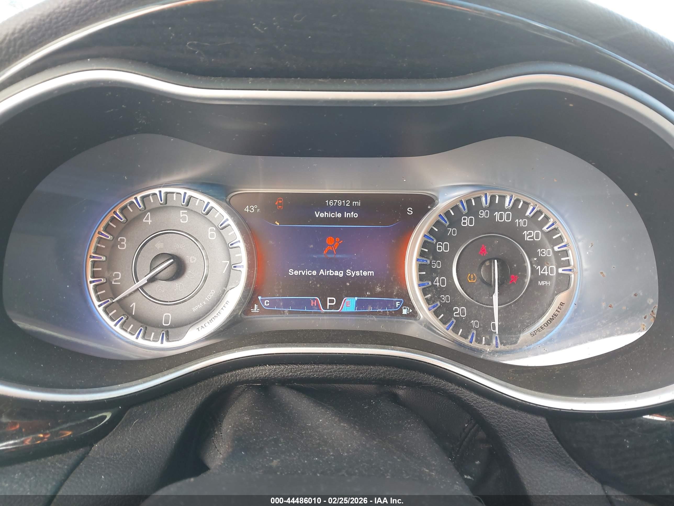 CHRYSLER 200 image 7