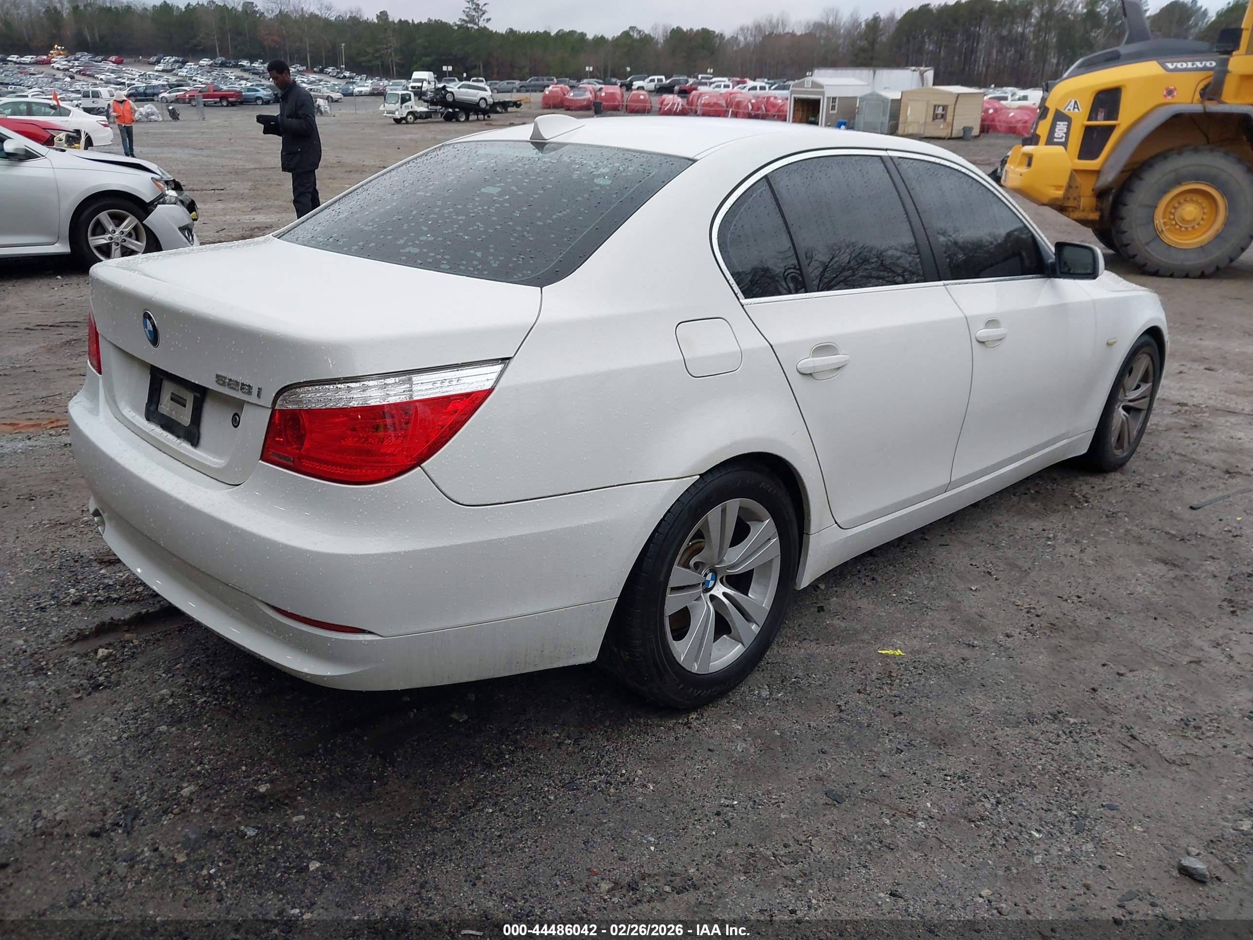 BMW 528I image 4