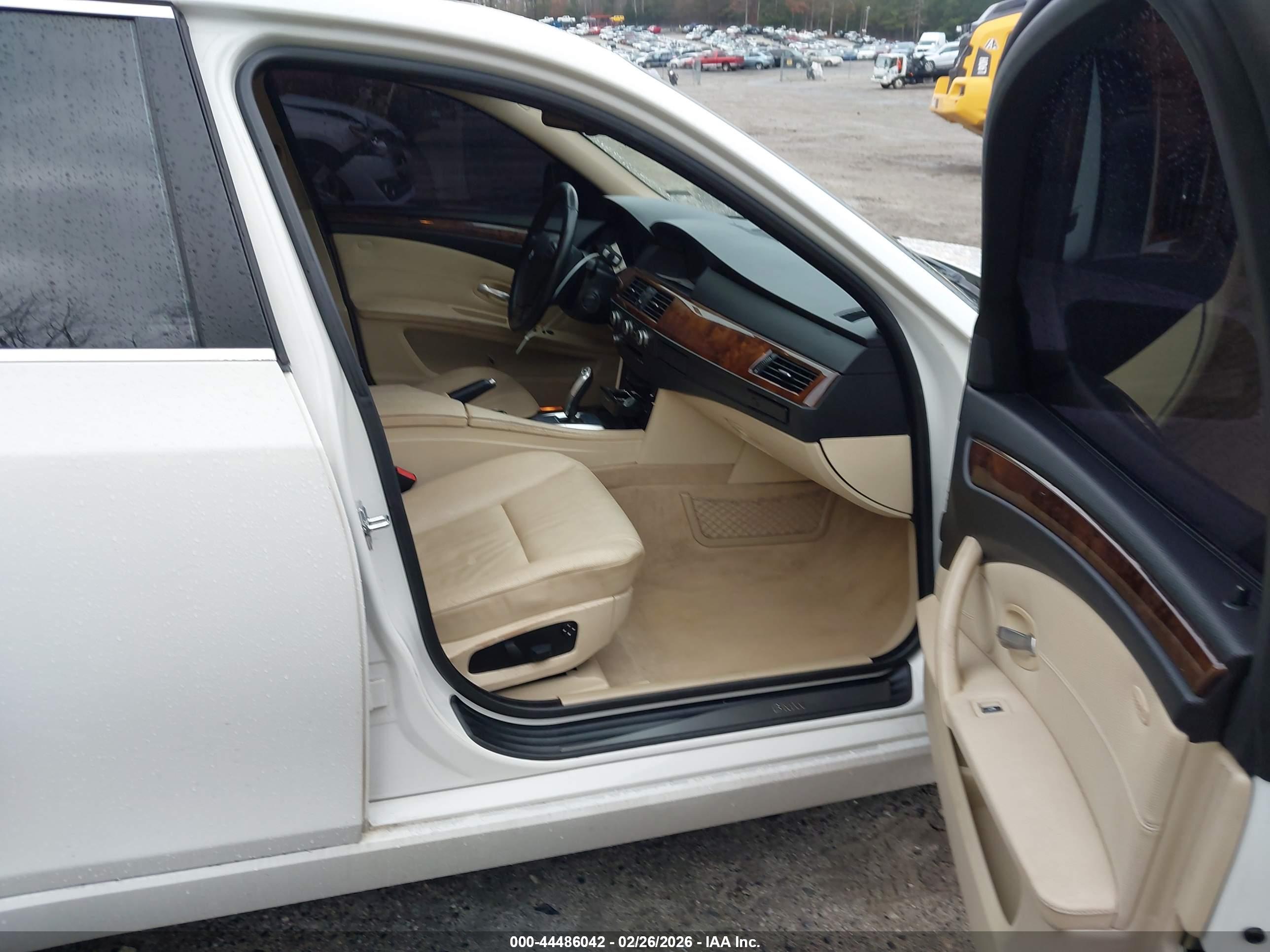 BMW 528I image 5