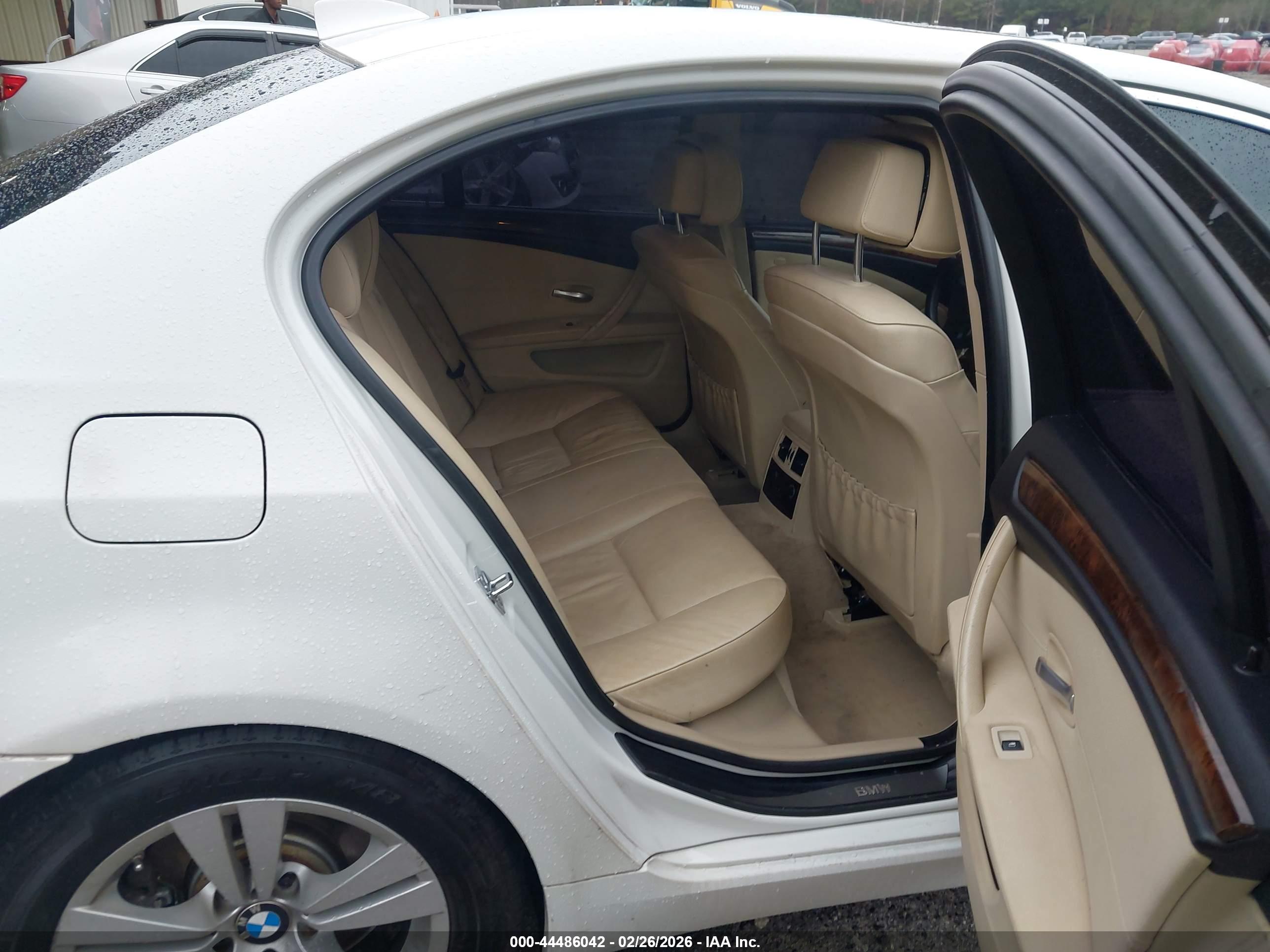 BMW 528I image 8