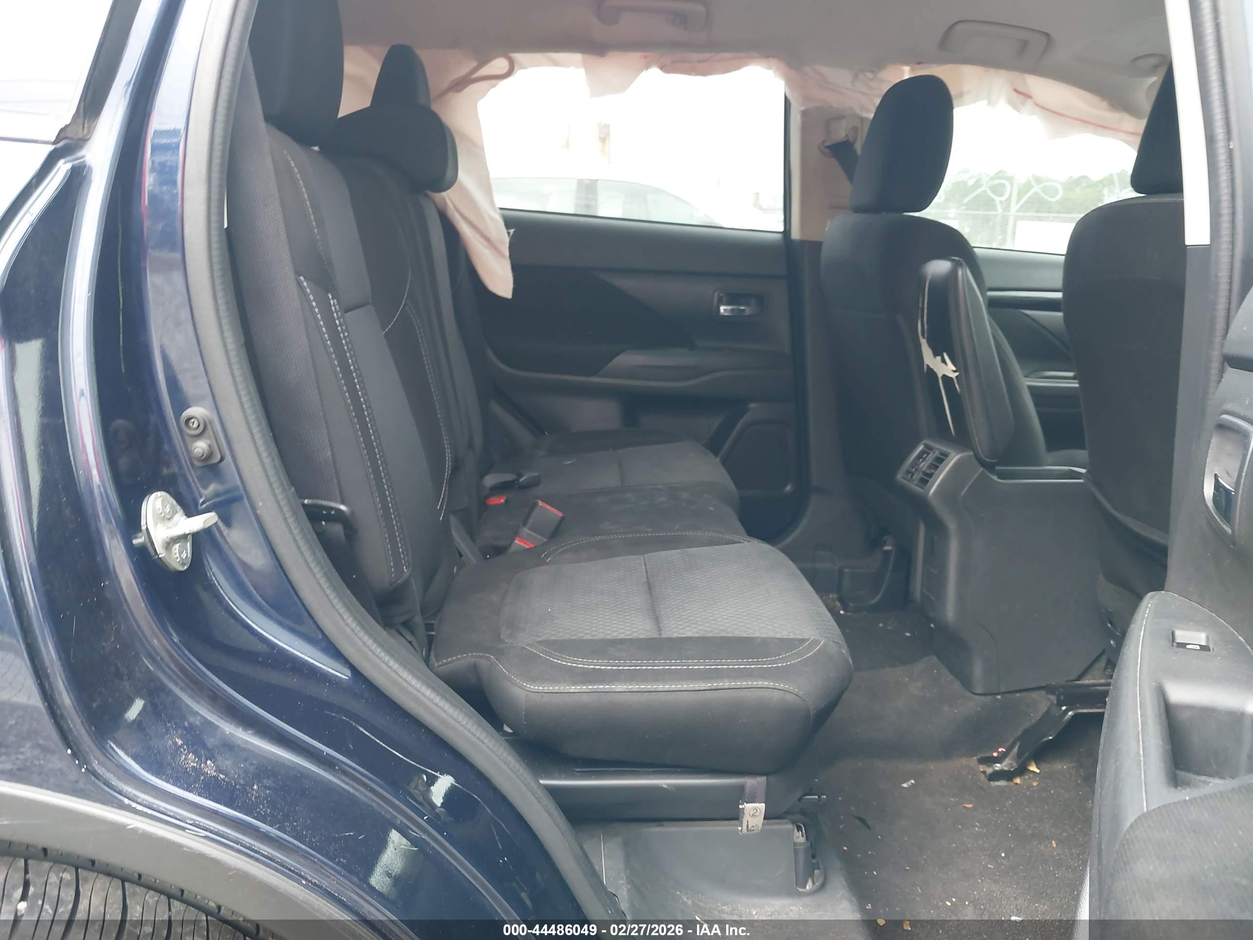 MITSUBISHI OUTLANDER image 8