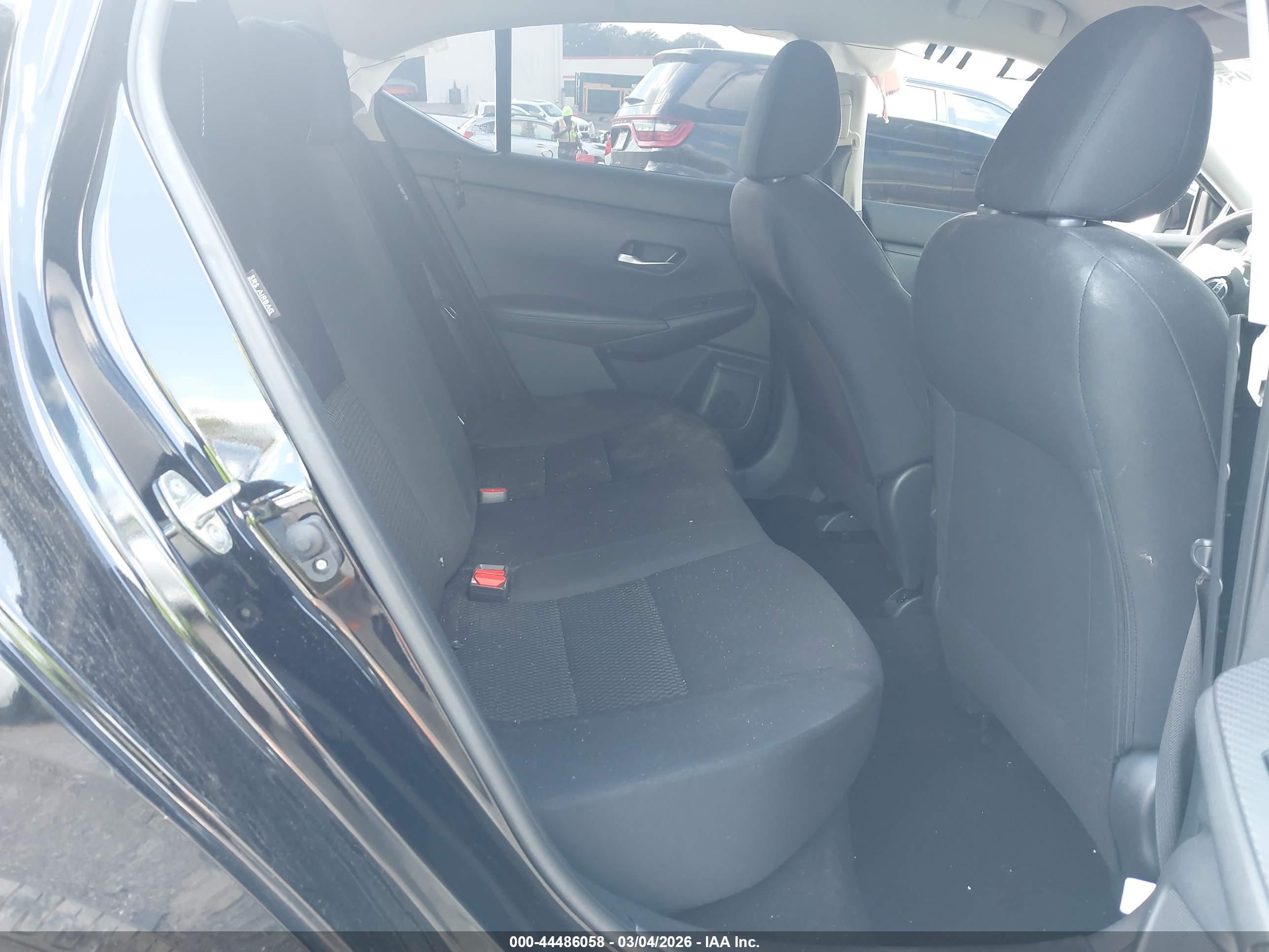 NISSAN SENTRA image 8