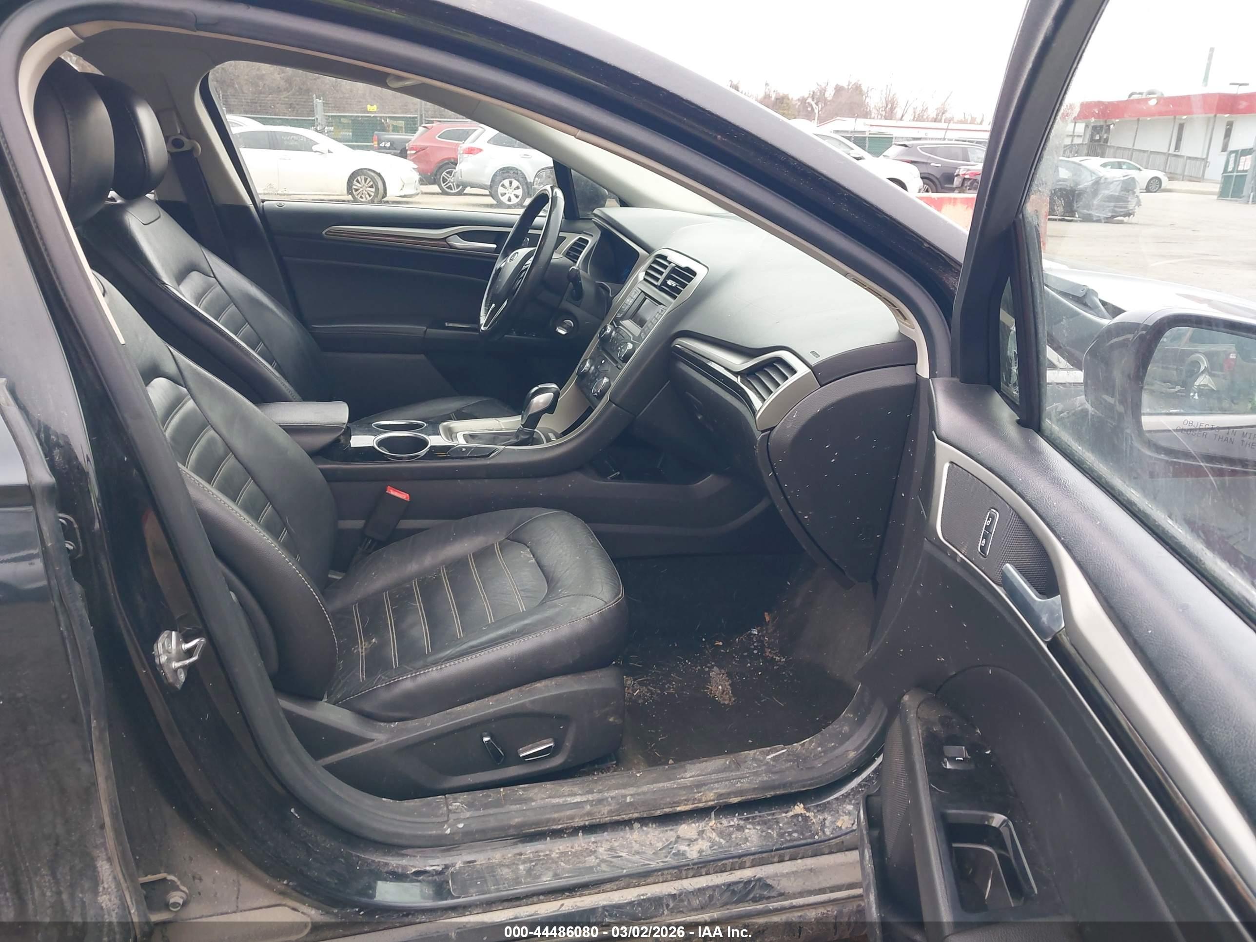 FORD FUSION image 5