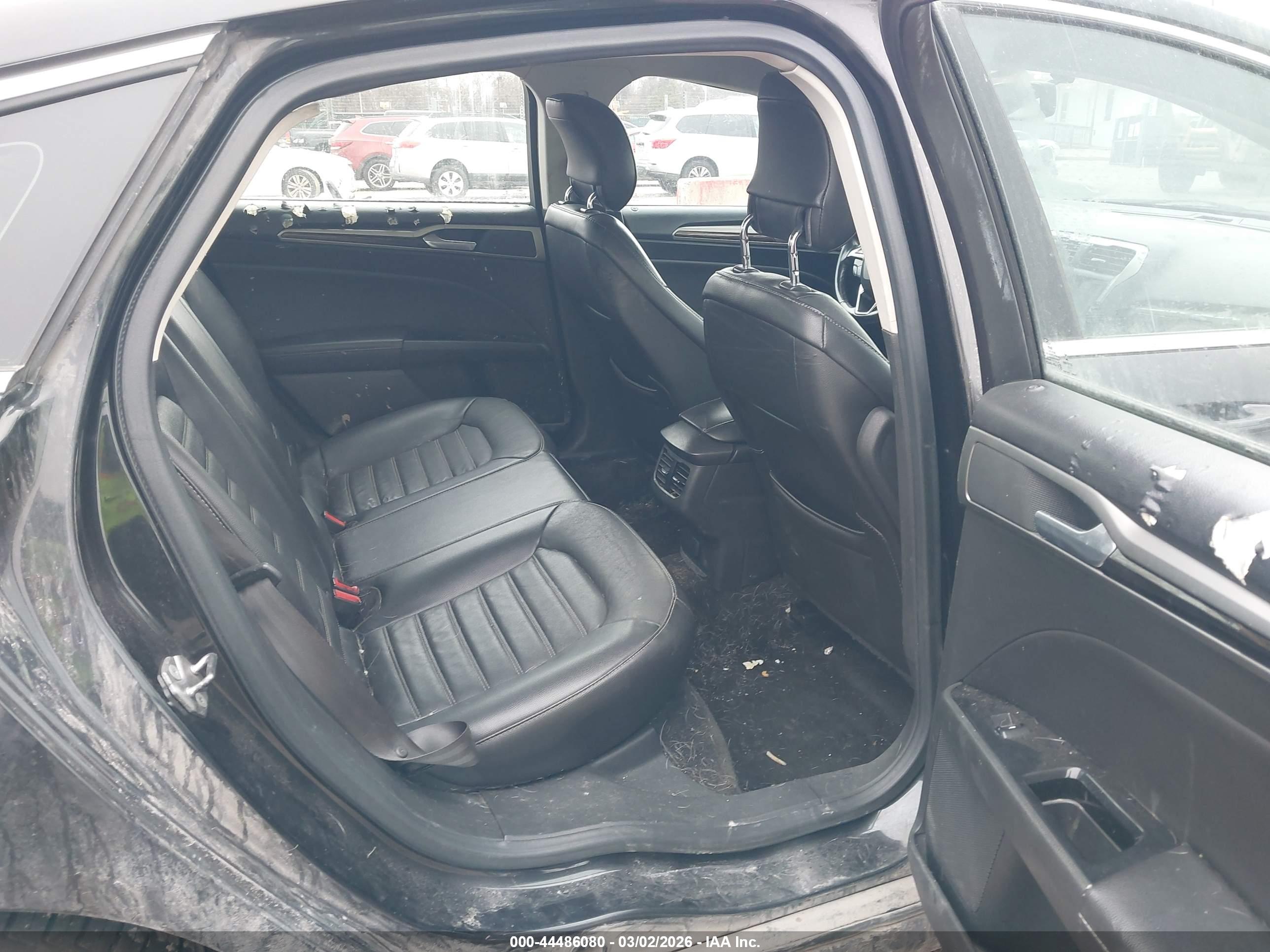 FORD FUSION image 8