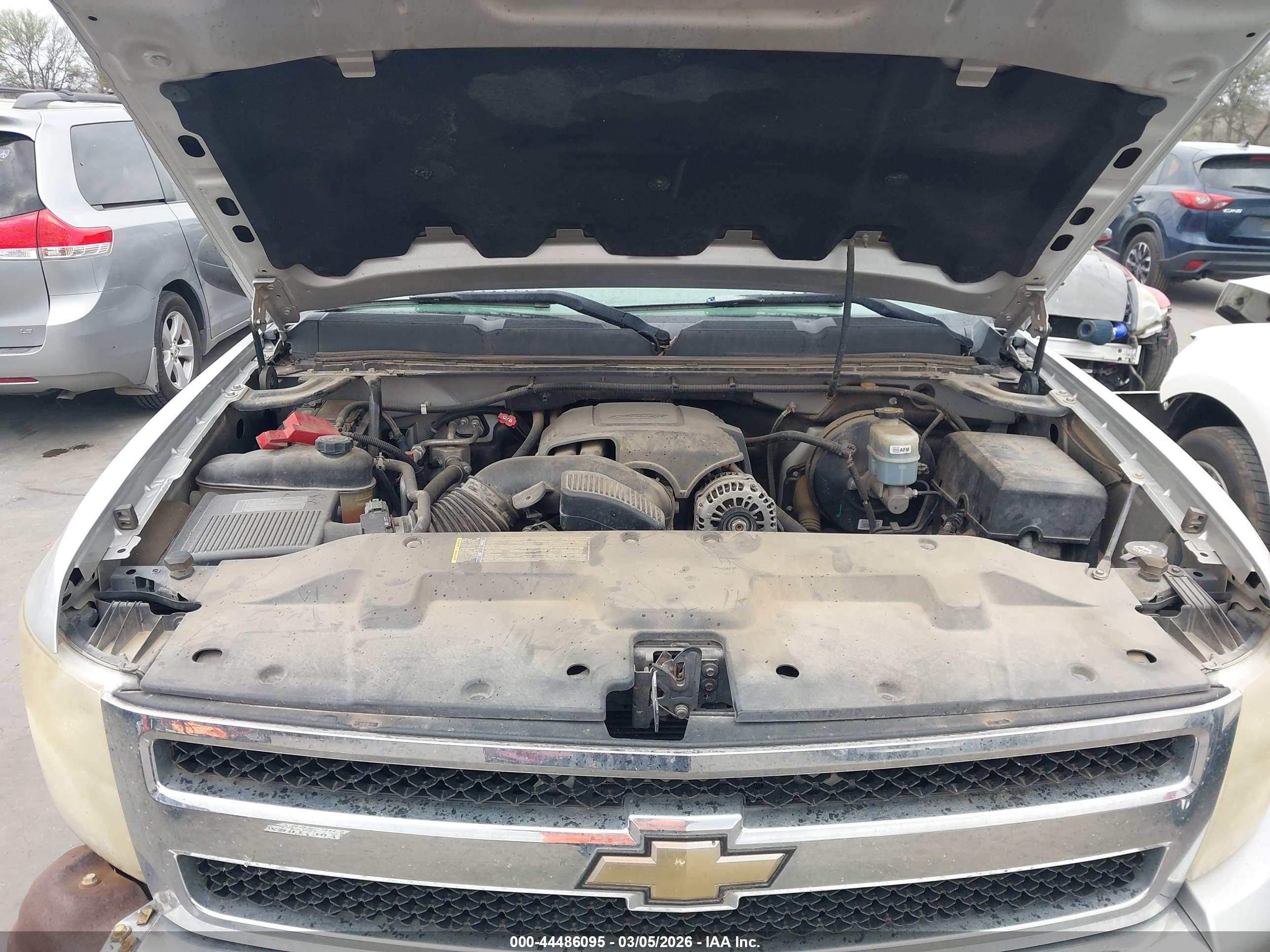 CHEVROLET SILVERADO image 10