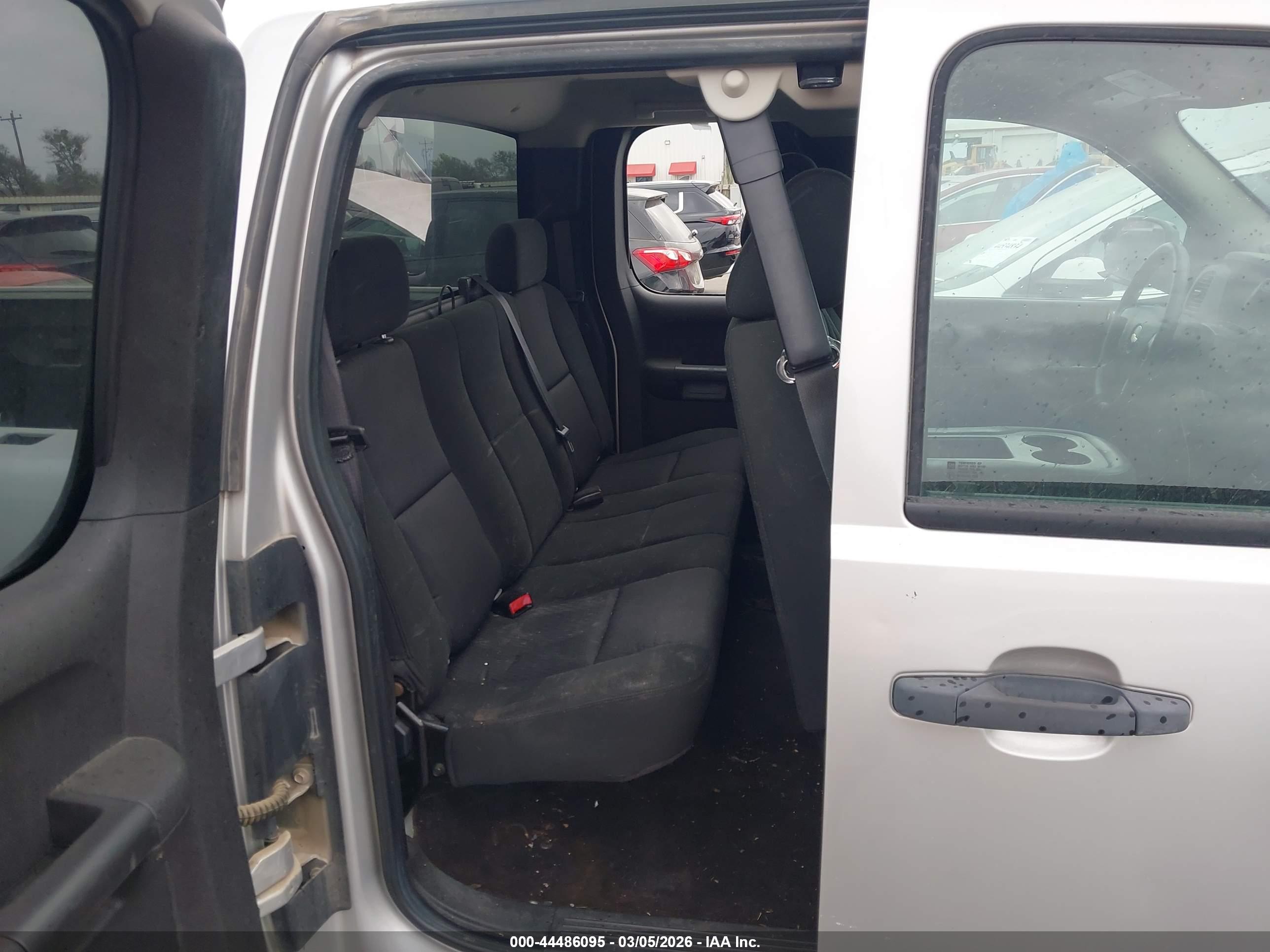 CHEVROLET SILVERADO image 8