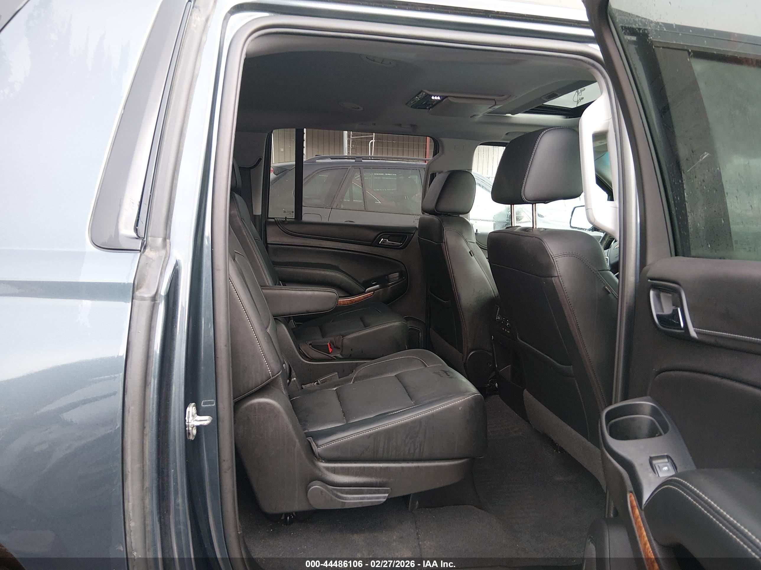 CHEVROLET SUBURBAN image 8