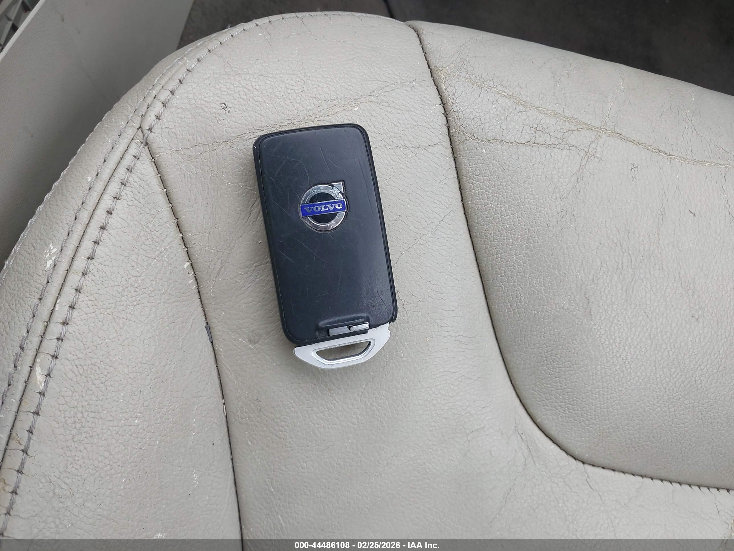 VOLVO XC60 image 11