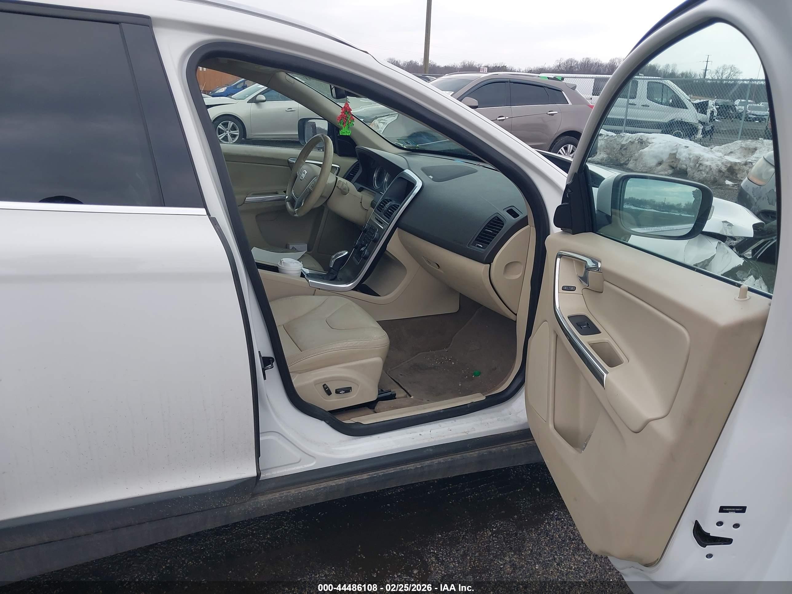 VOLVO XC60 image 5