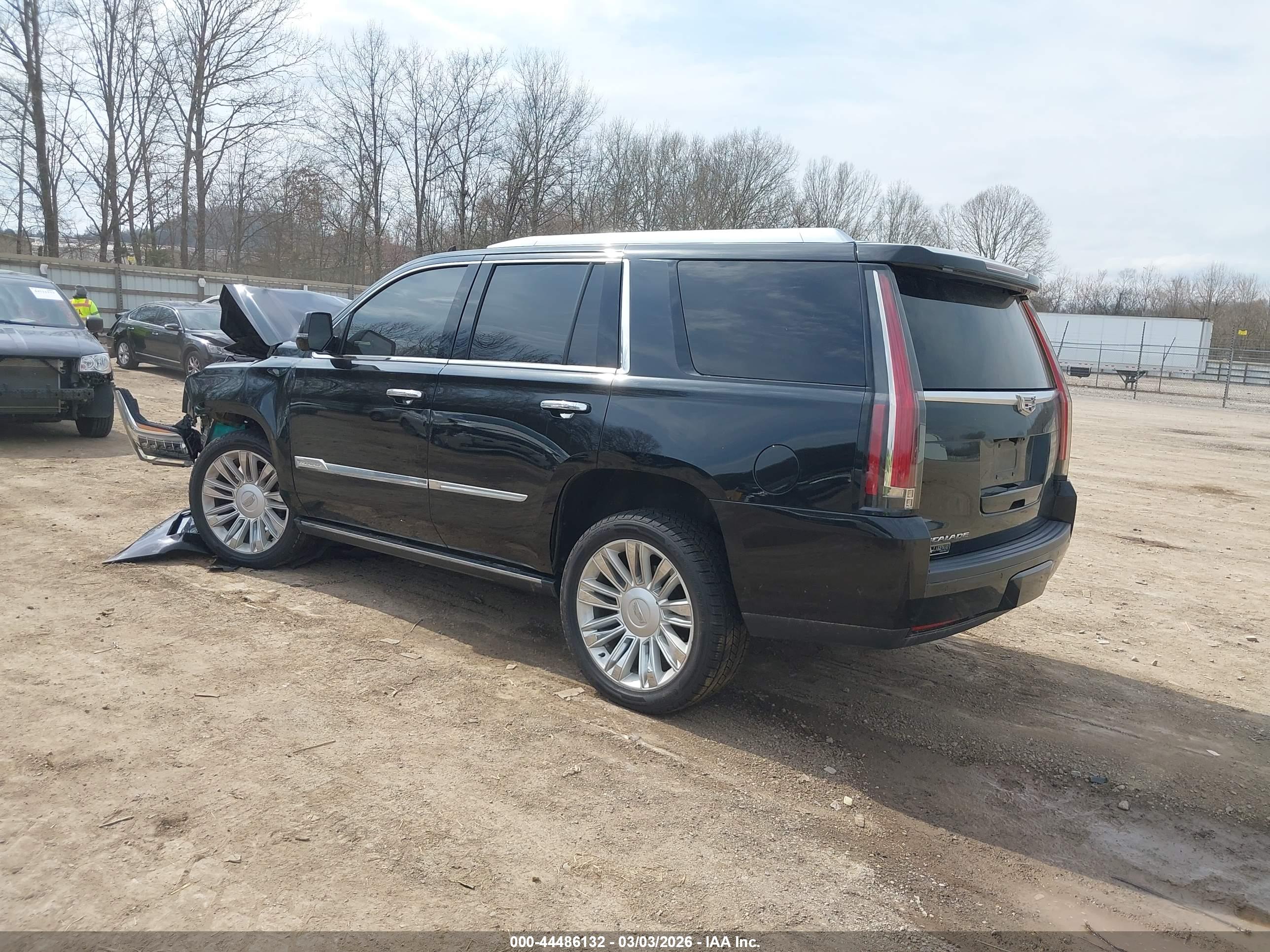 CADILLAC ESCALADE image 3