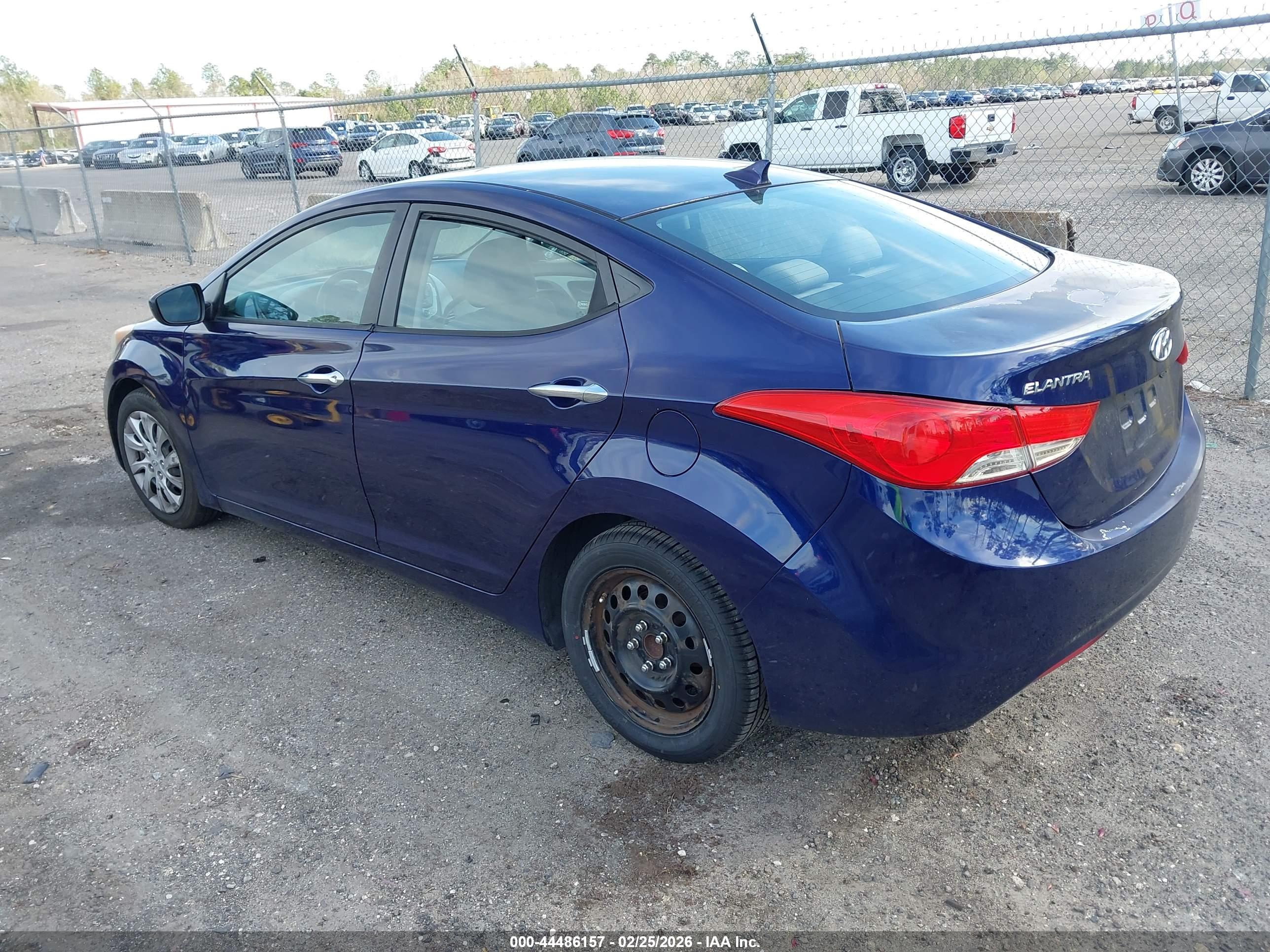 HYUNDAI ELANTRA image 3