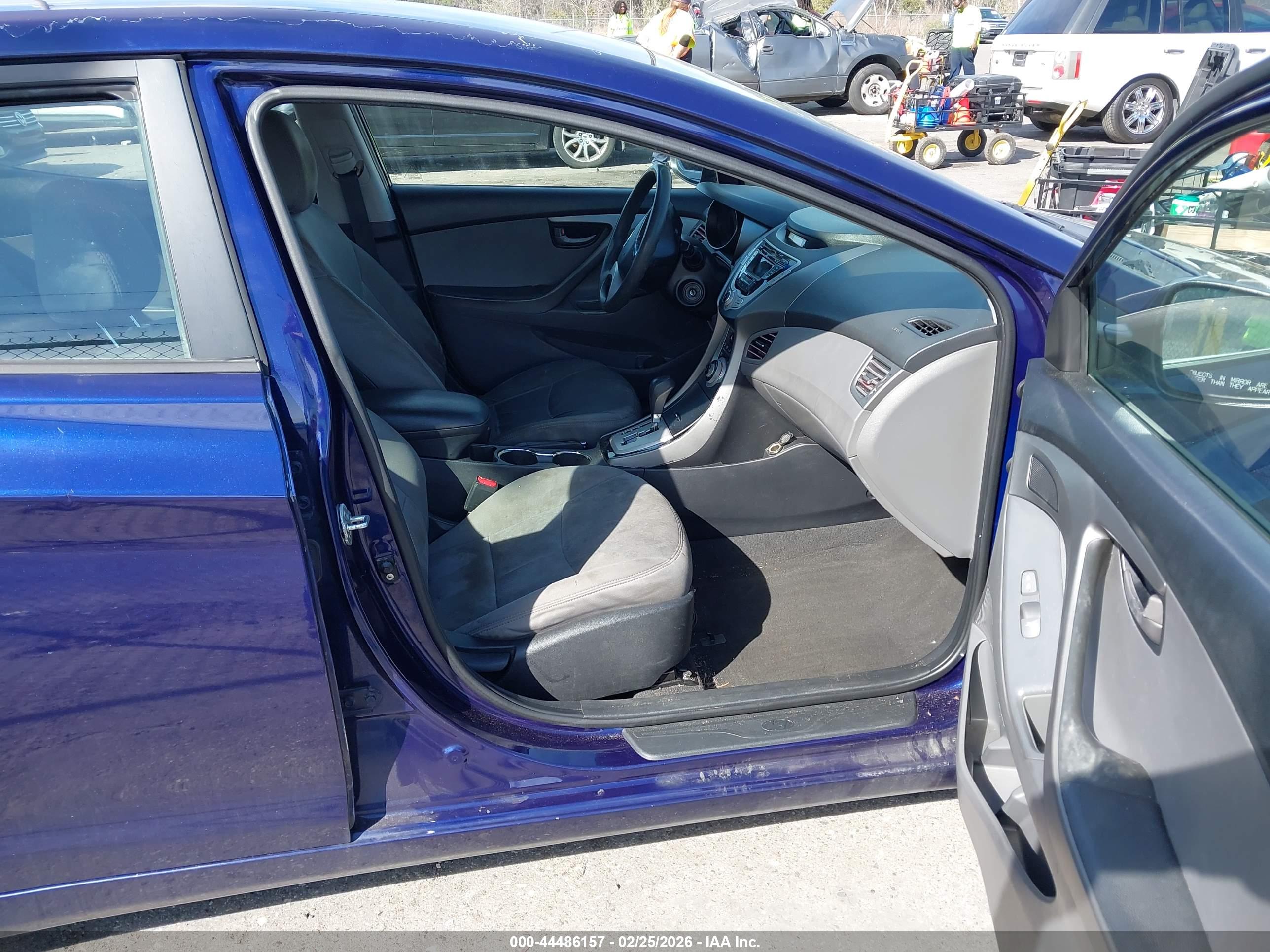 HYUNDAI ELANTRA image 5