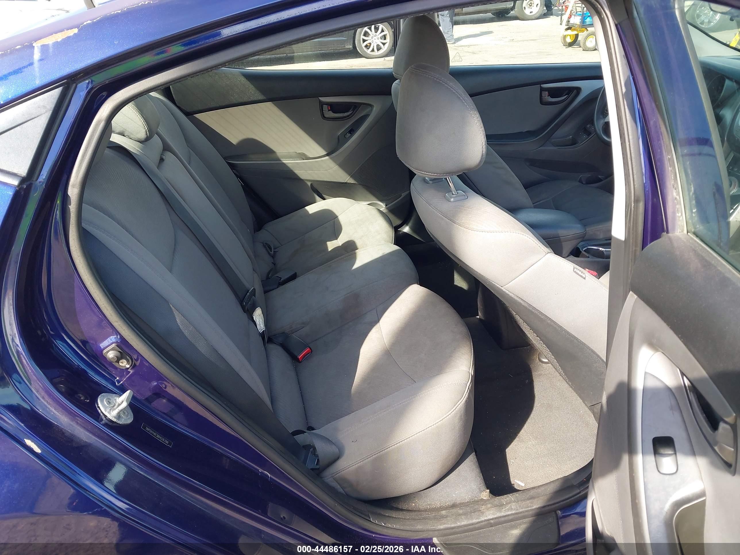 HYUNDAI ELANTRA image 8