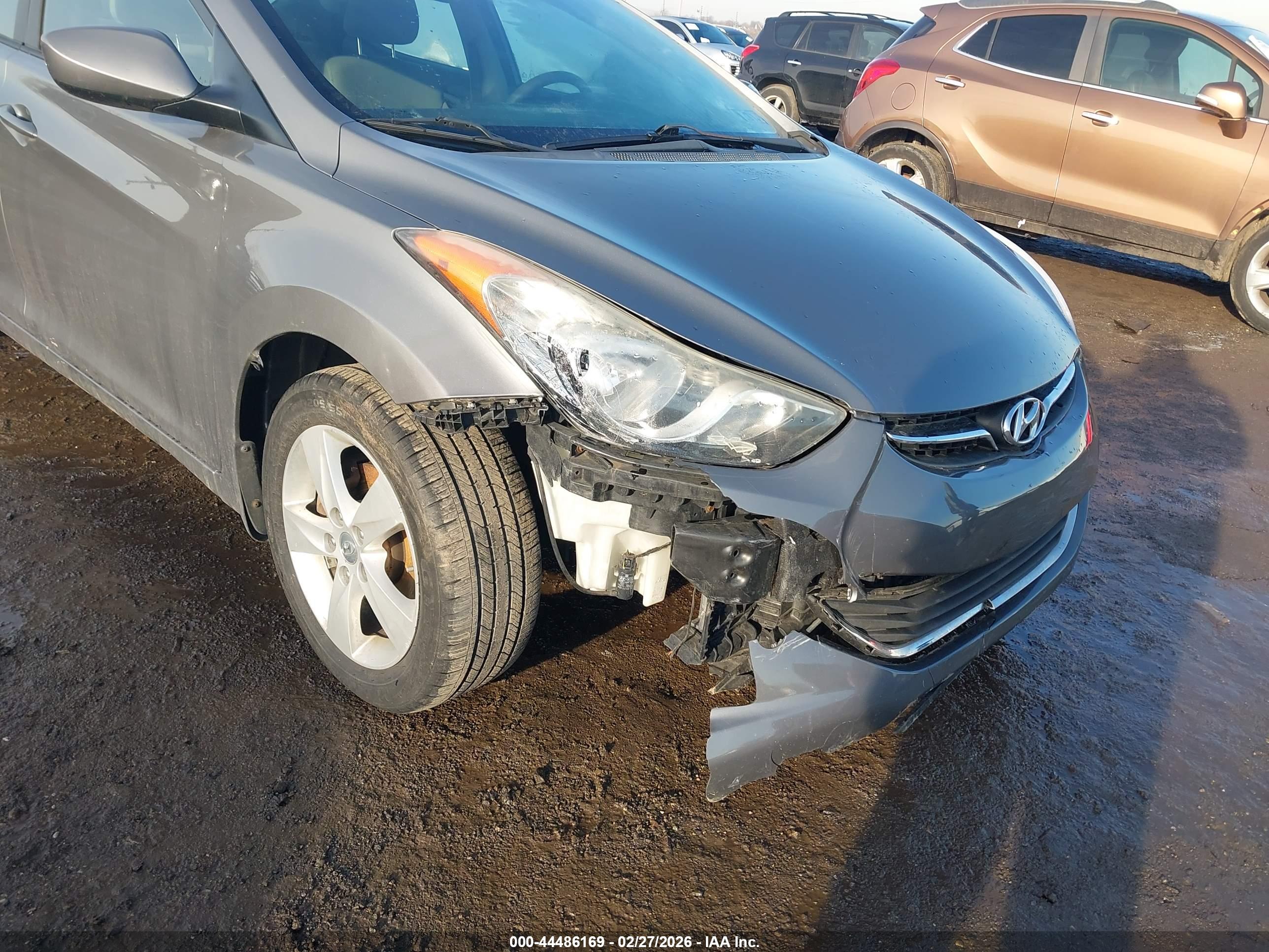 HYUNDAI ELANTRA image 6