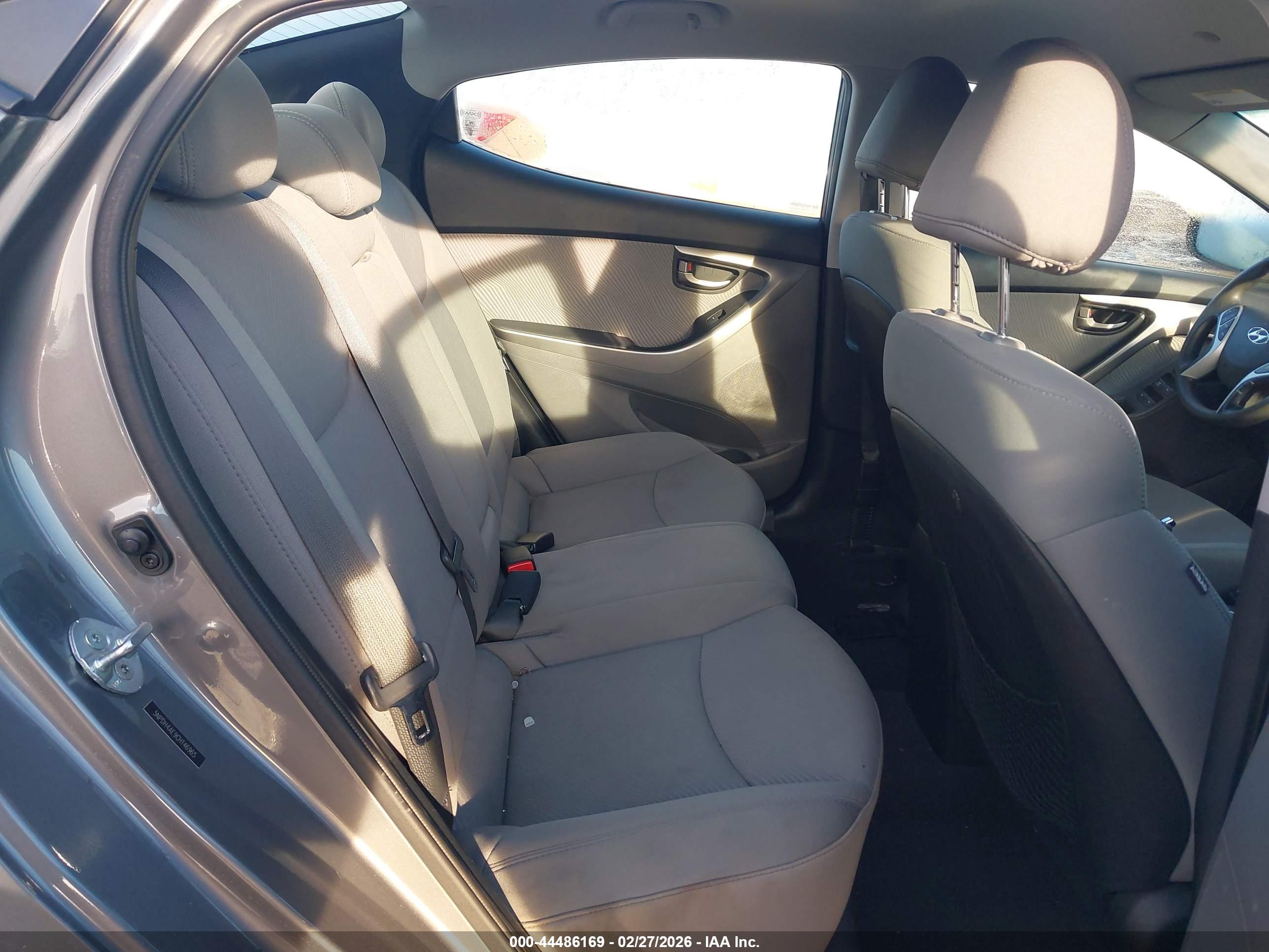 HYUNDAI ELANTRA image 8