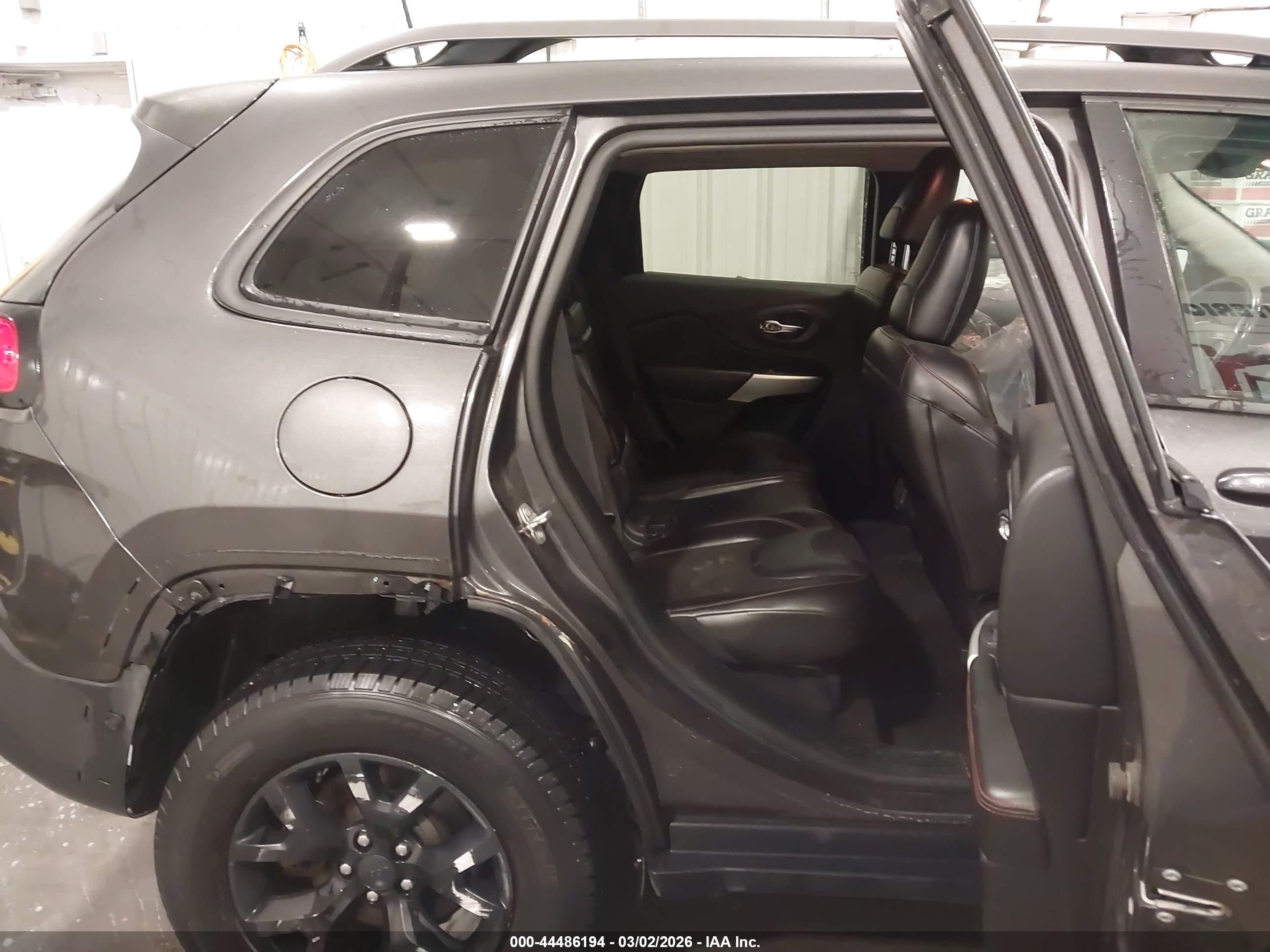 JEEP CHEROKEE image 8
