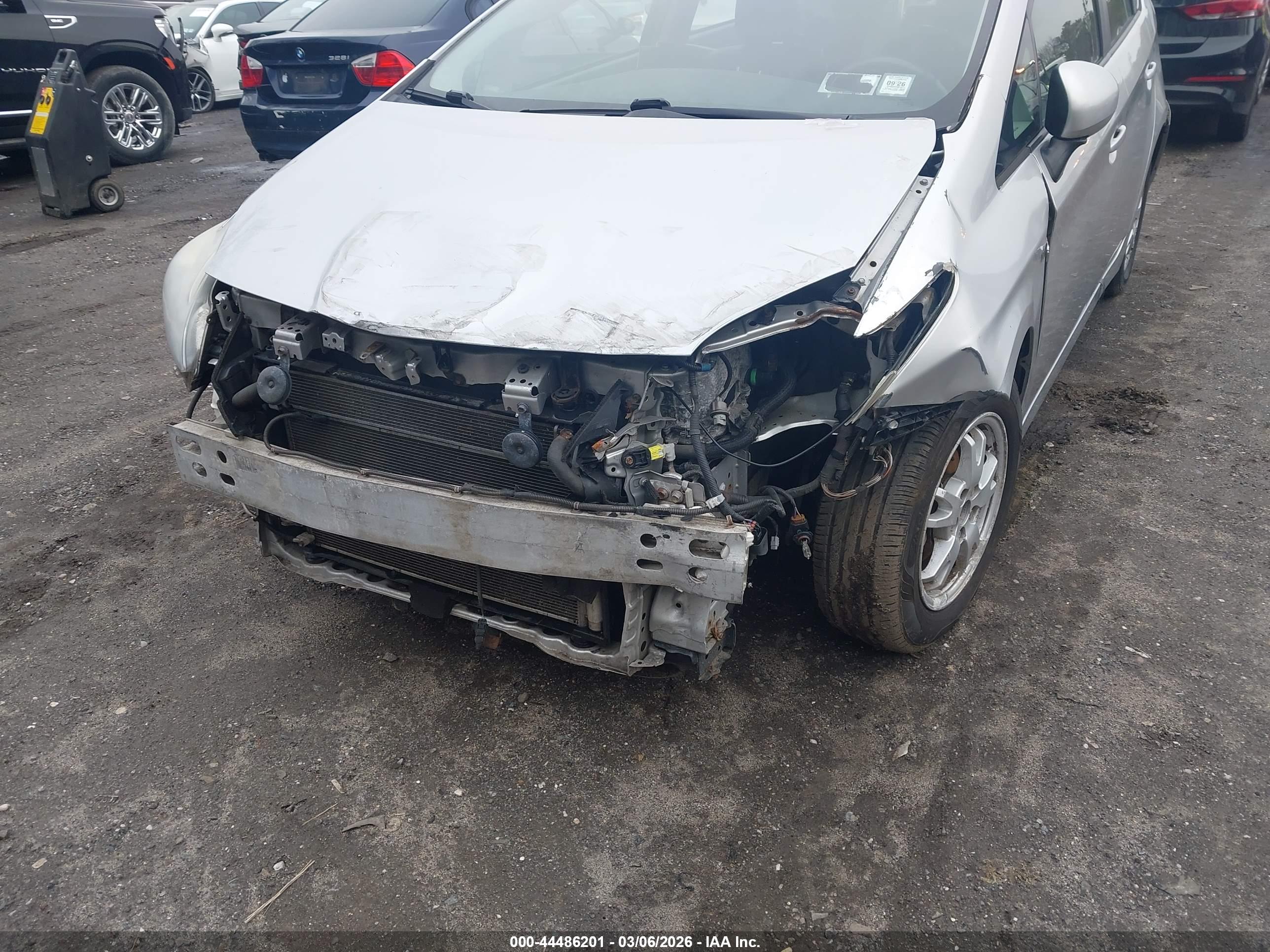 TOYOTA PRIUS image 6