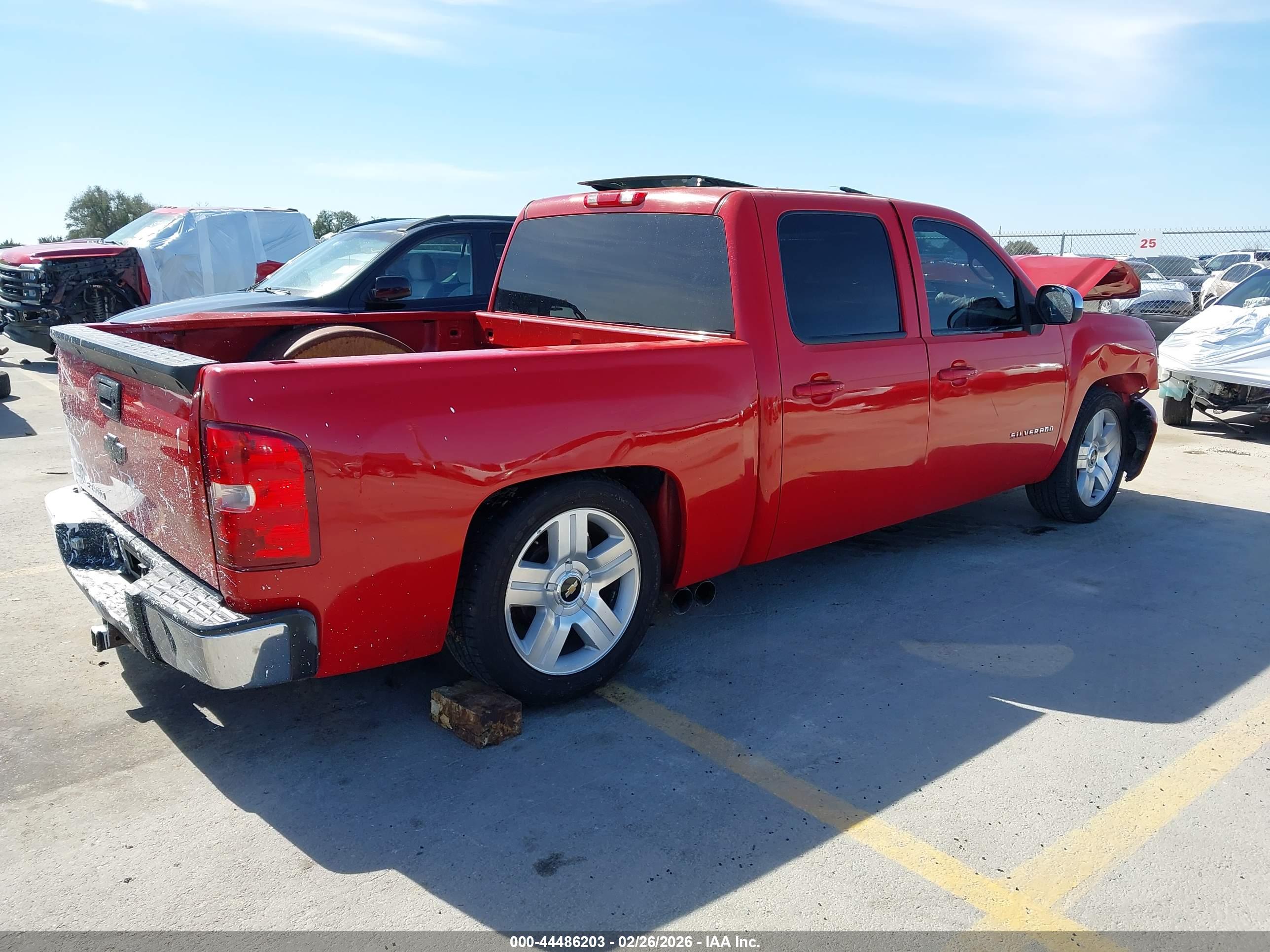 CHEVROLET SILVERADO image 4