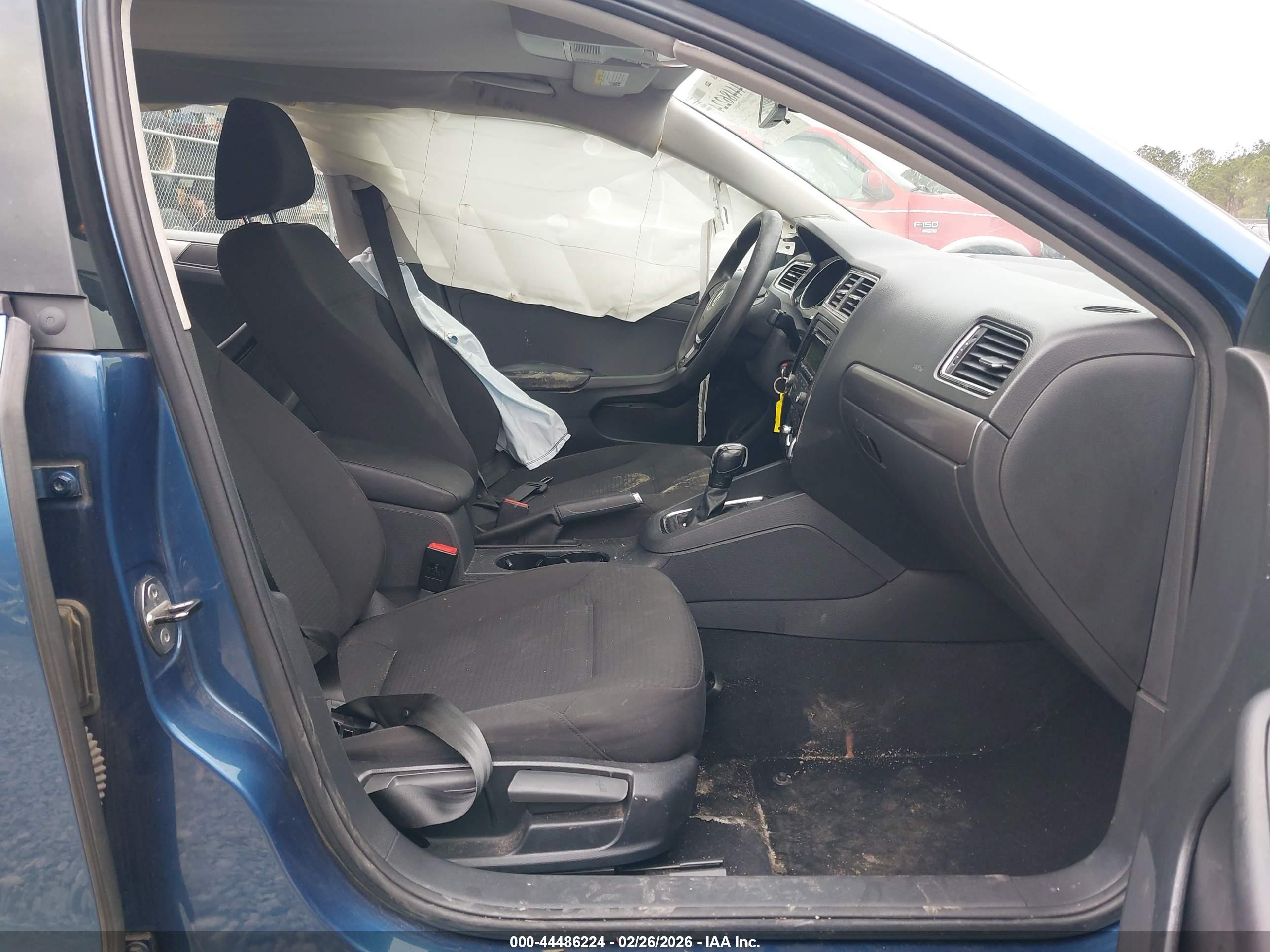 VOLKSWAGEN JETTA image 5