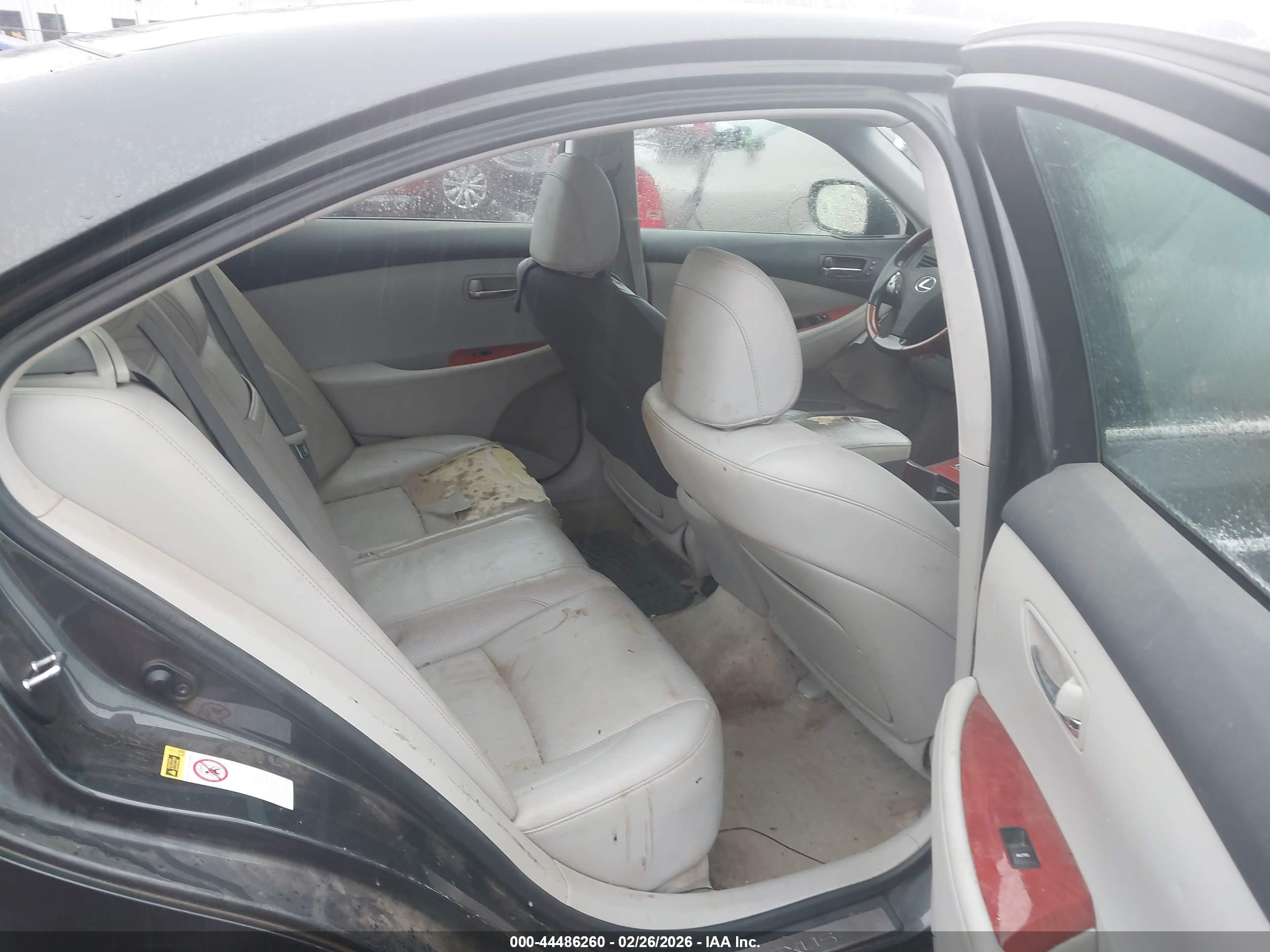LEXUS ES image 8