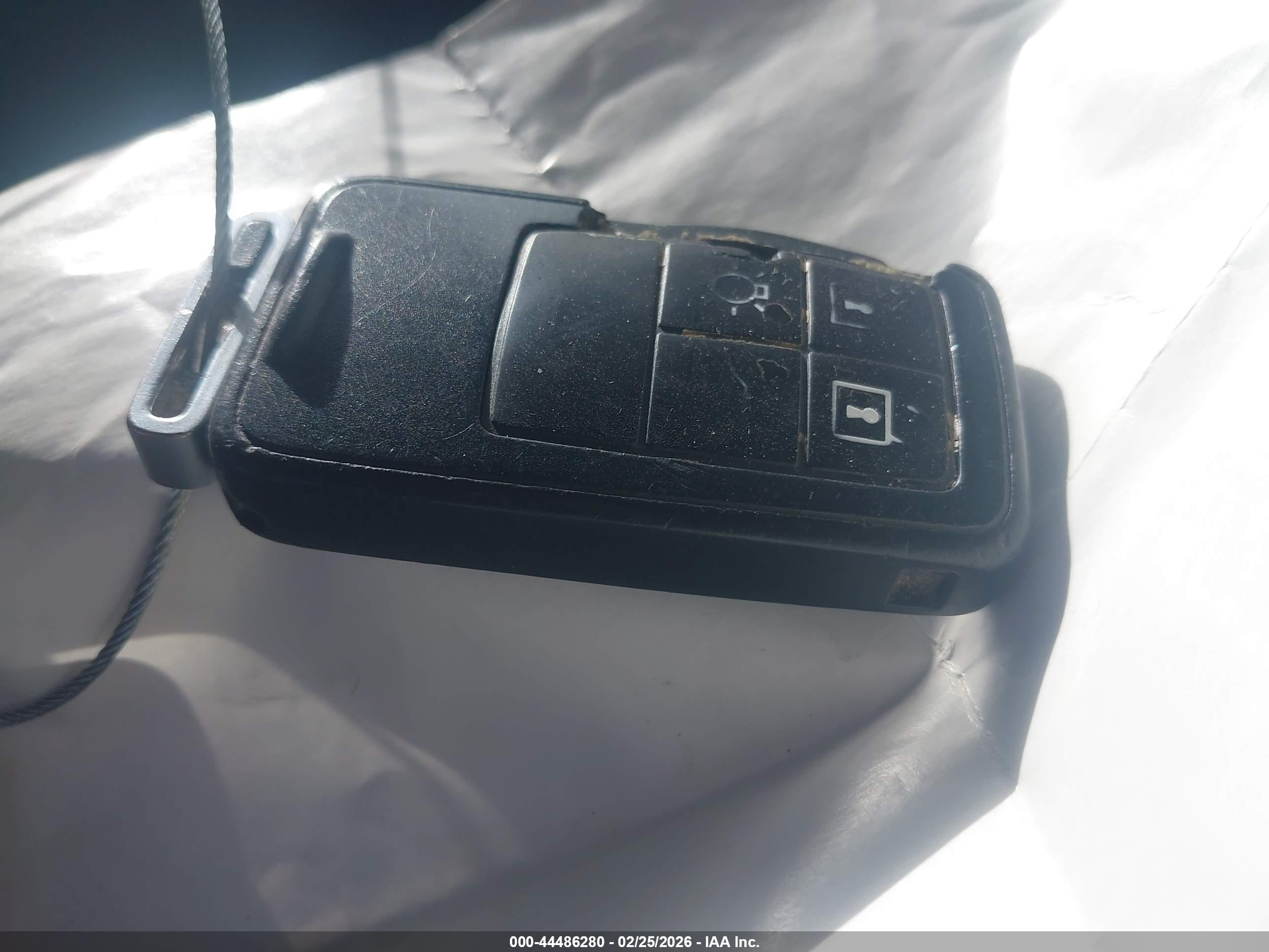 VOLVO V70 image 11