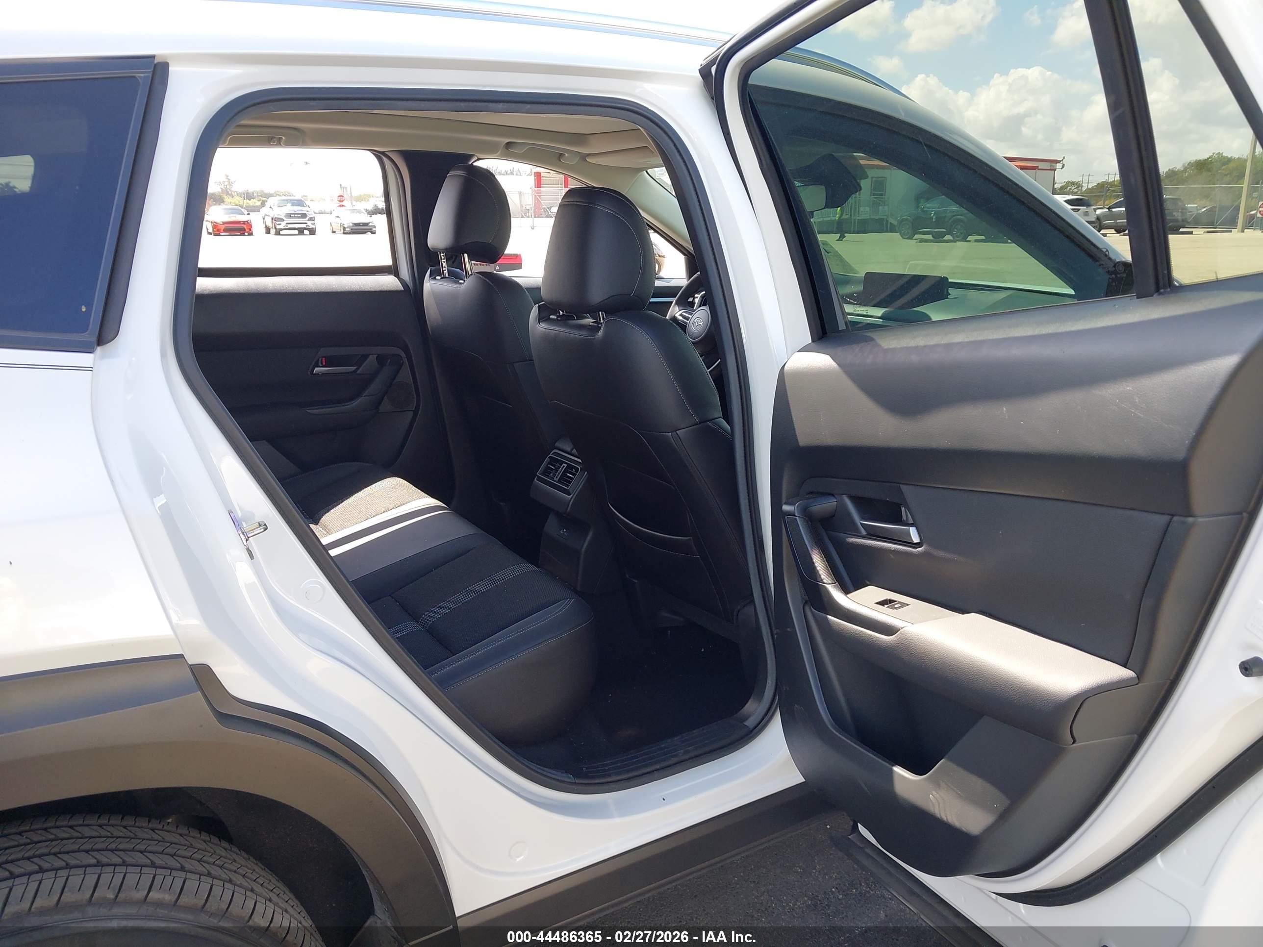 MAZDA CX-50 image 8
