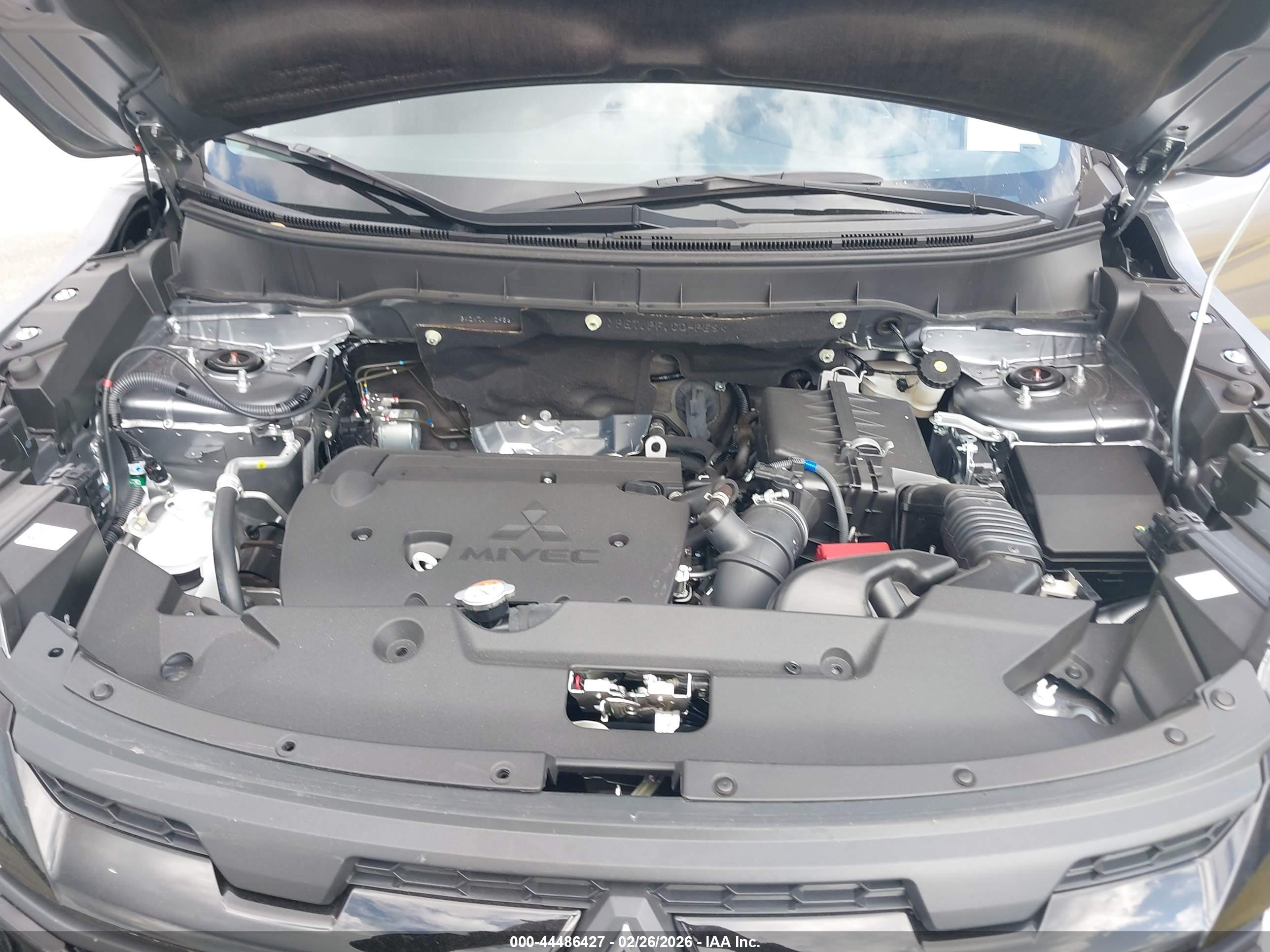 MITSUBISHI OUTLANDER image 10