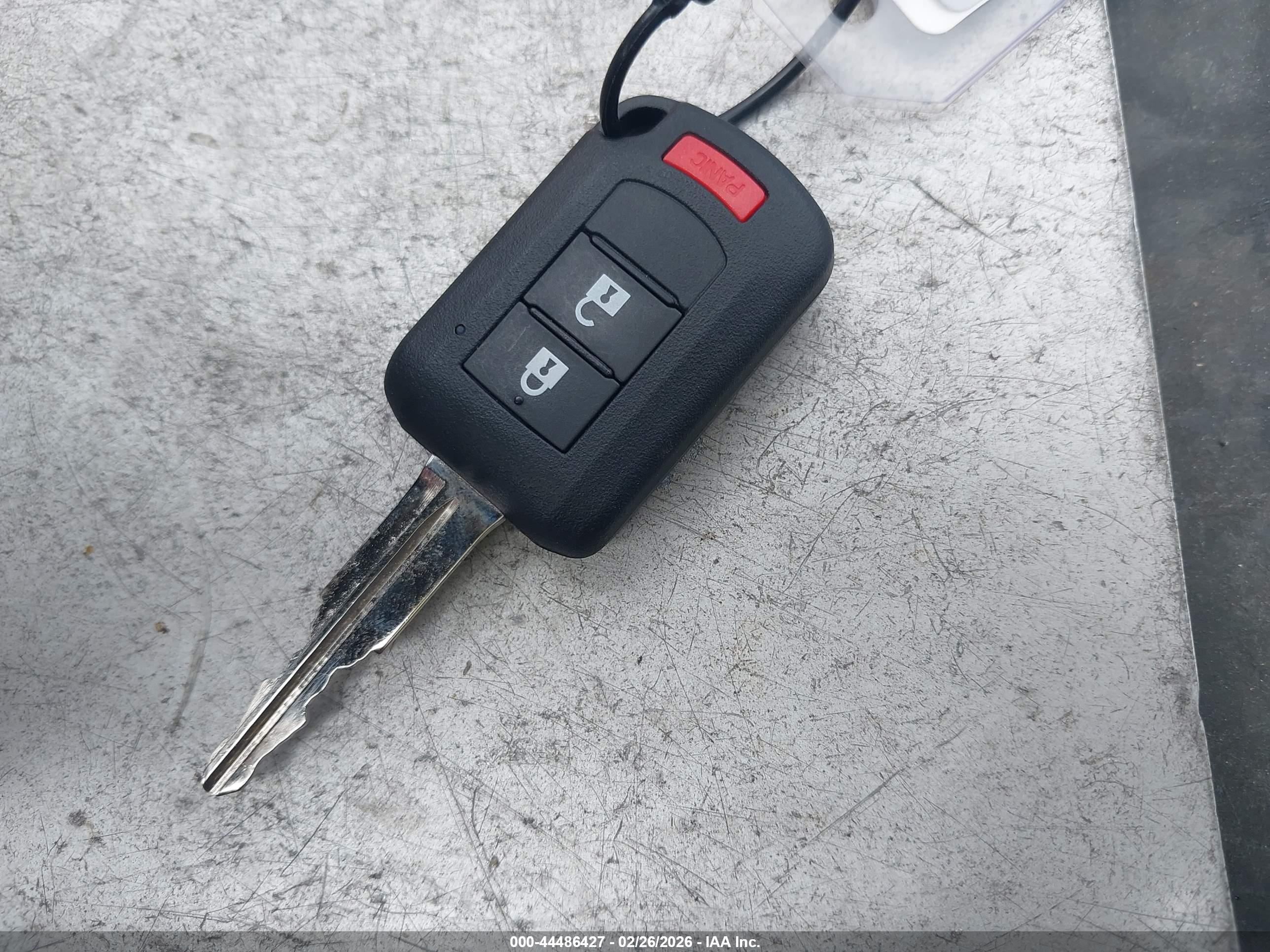 MITSUBISHI OUTLANDER image 11